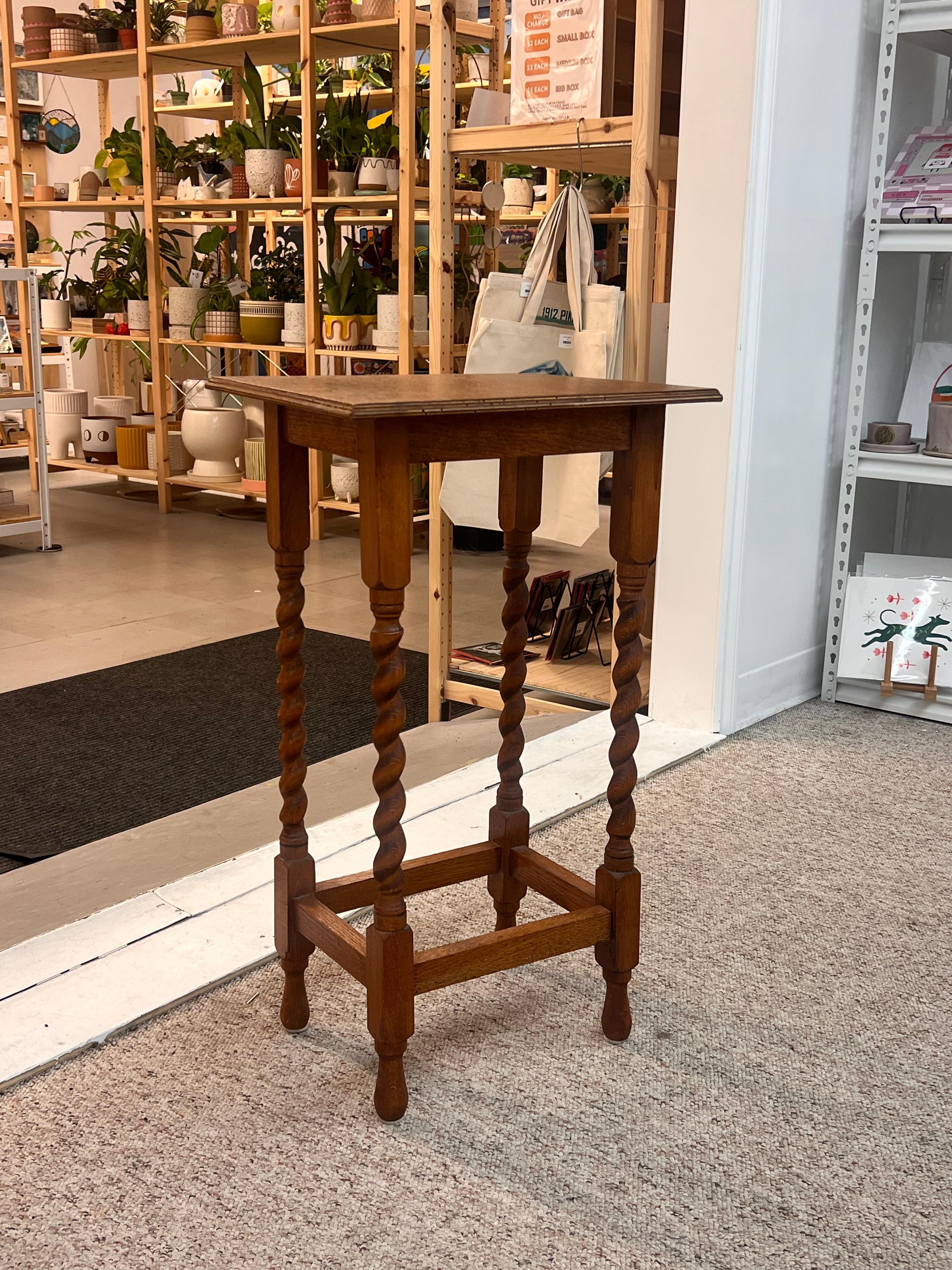 Late 20th Century Antique English Barley Twist  Oak Wood Accent End Table Stand UK Import For Sale