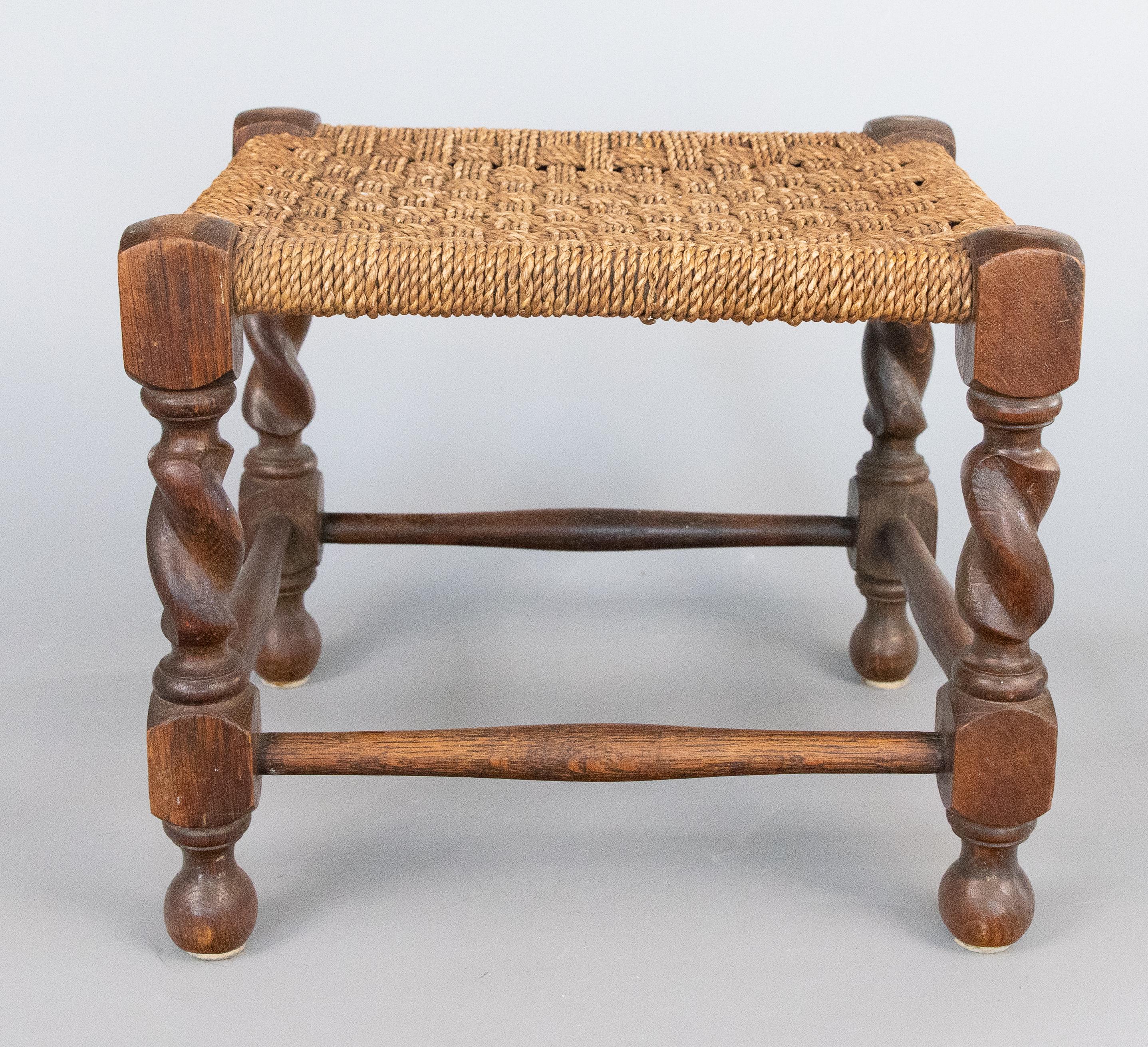 Antiker englischer Barley Twist Oak & Woven Cord Rope Hocker Fußhocker, um 1900 (Gedrechselt) im Angebot