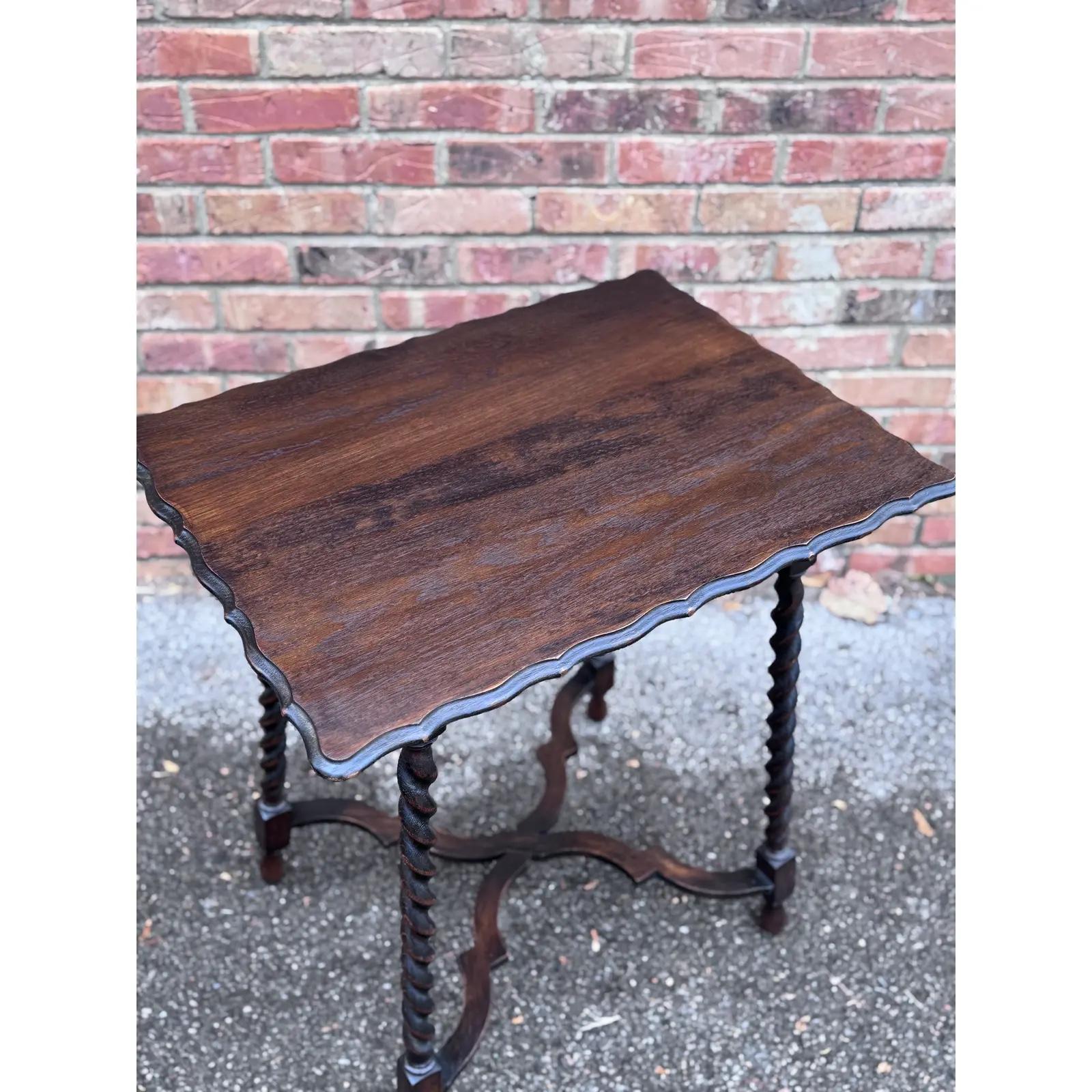 Début du 20ème siècle Table d'appoint ancienne en orge torsadé en vente