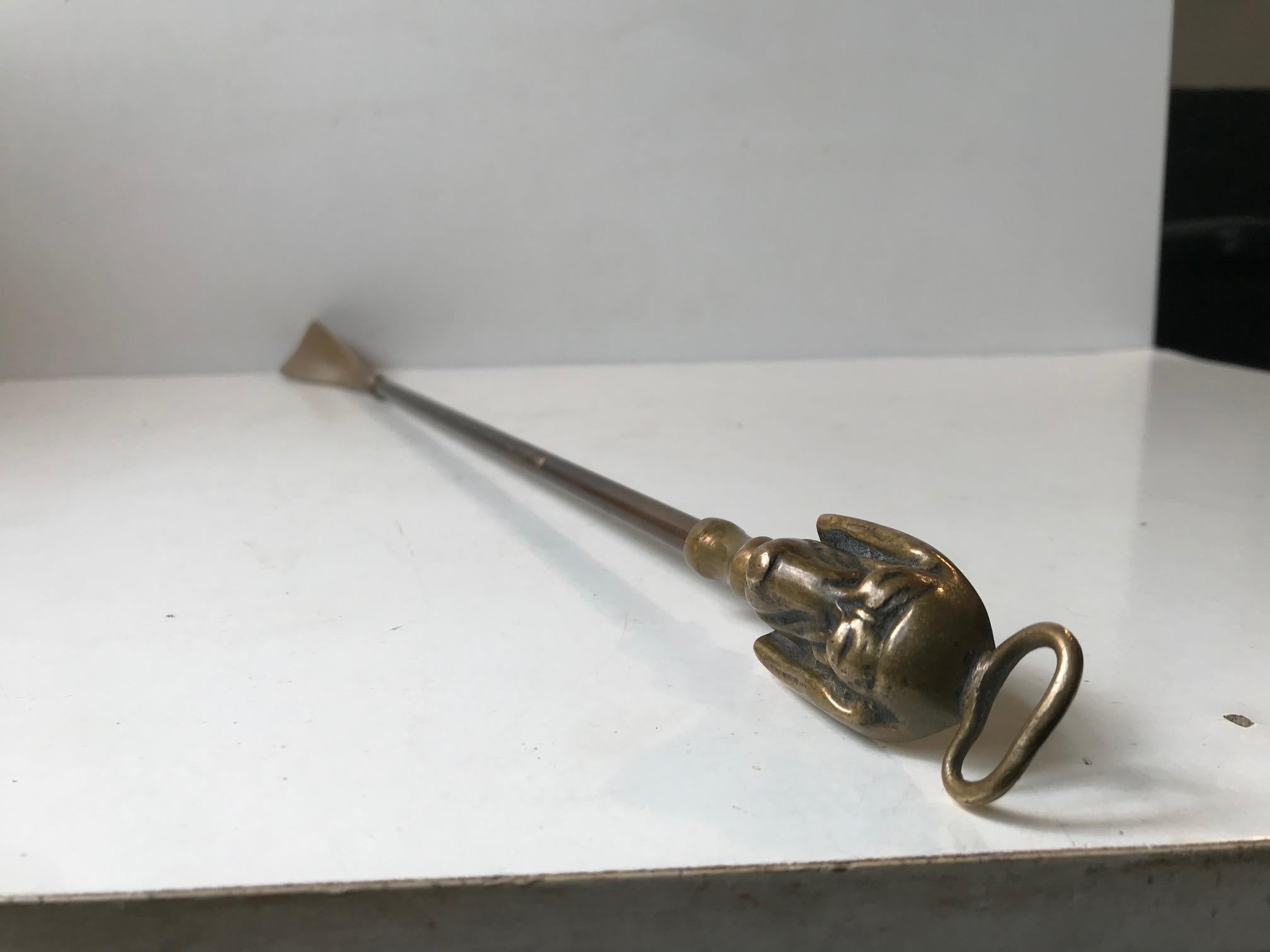 20th Century Antique English Bassett Hound Shoe Horn, 1900s For Sale