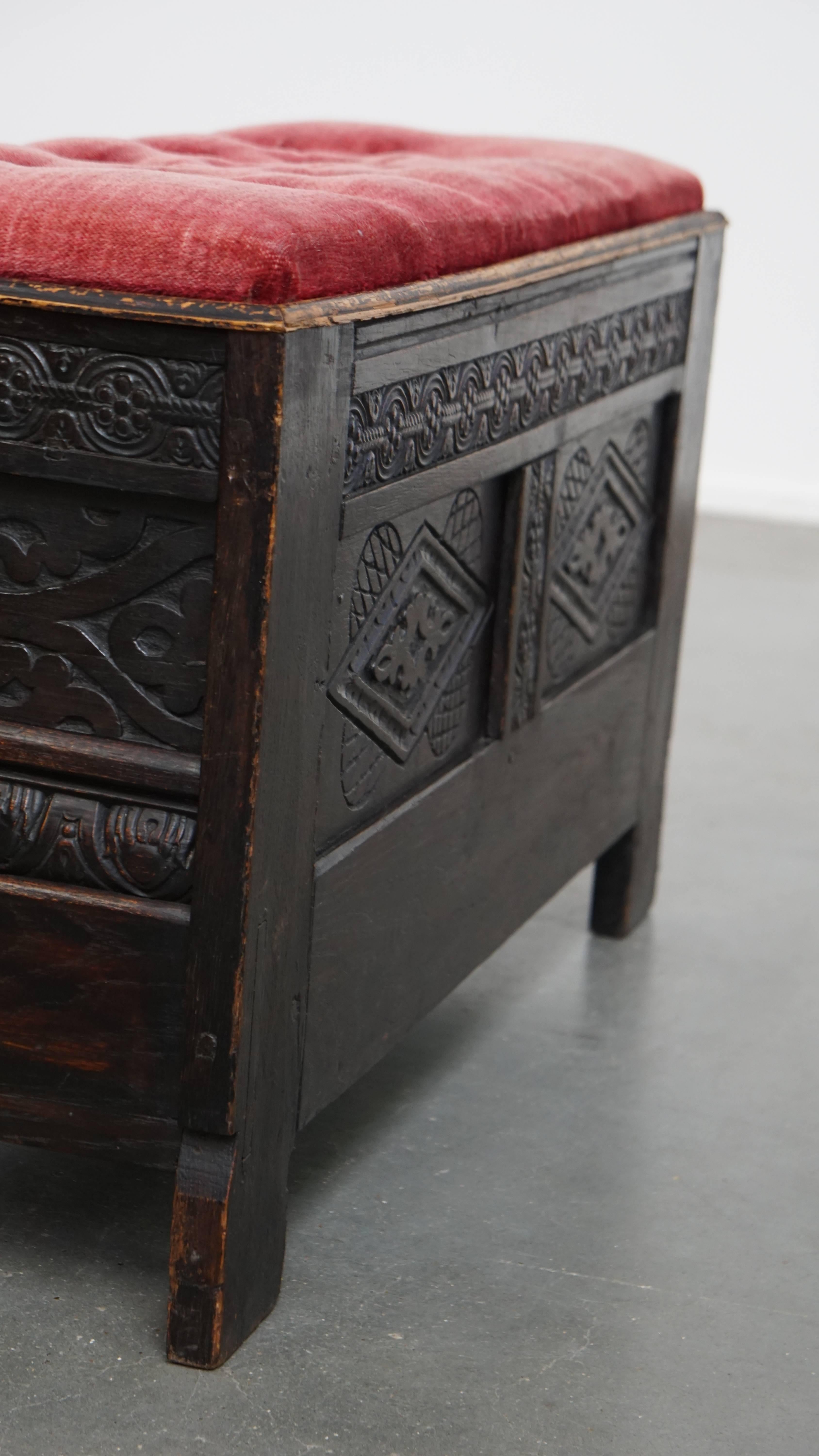 Banc/chest anglais ancien avec siège touffeté rouge en vente 4
