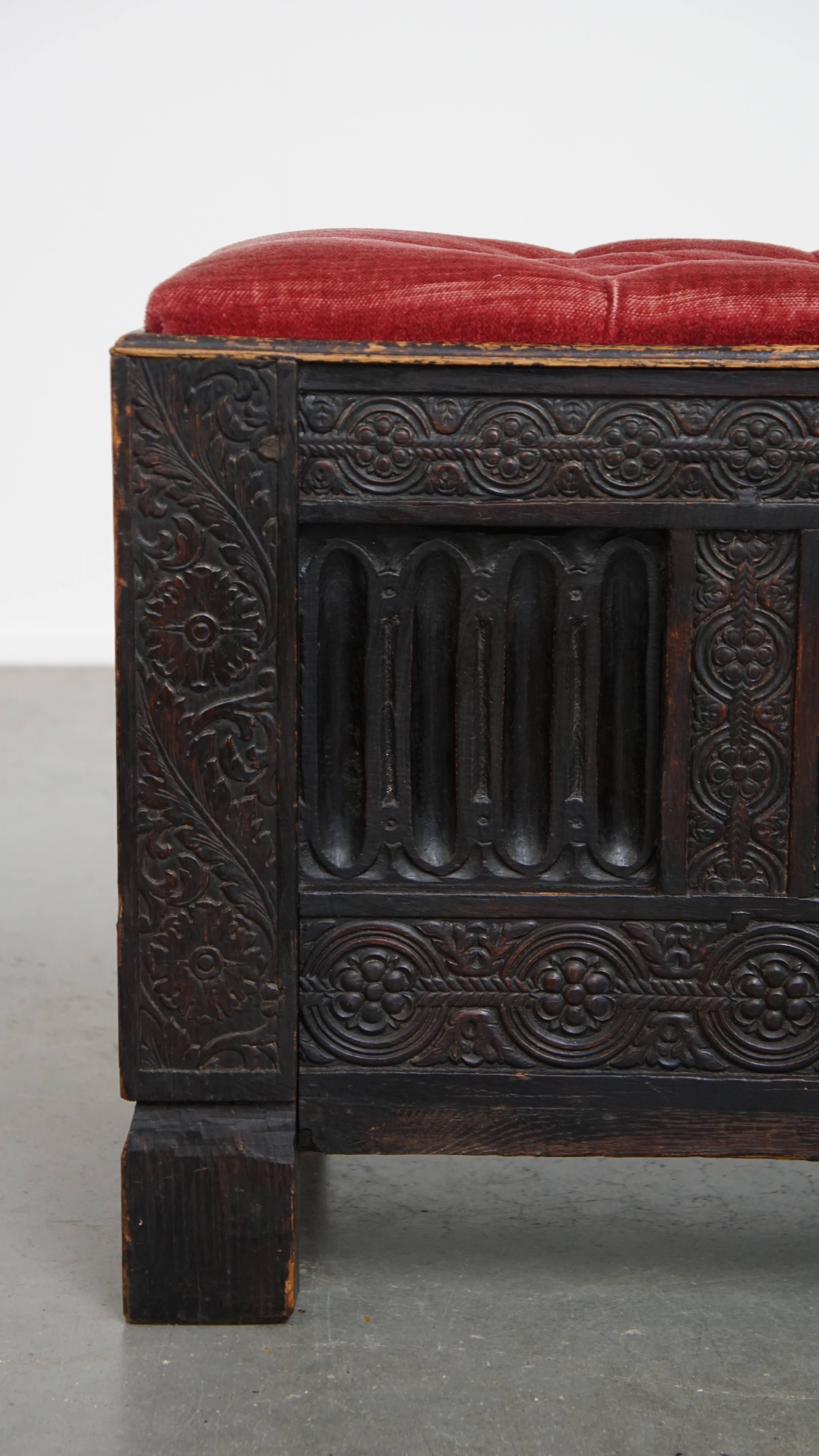 Banc/chest anglais ancien avec siège touffeté rouge en vente 2