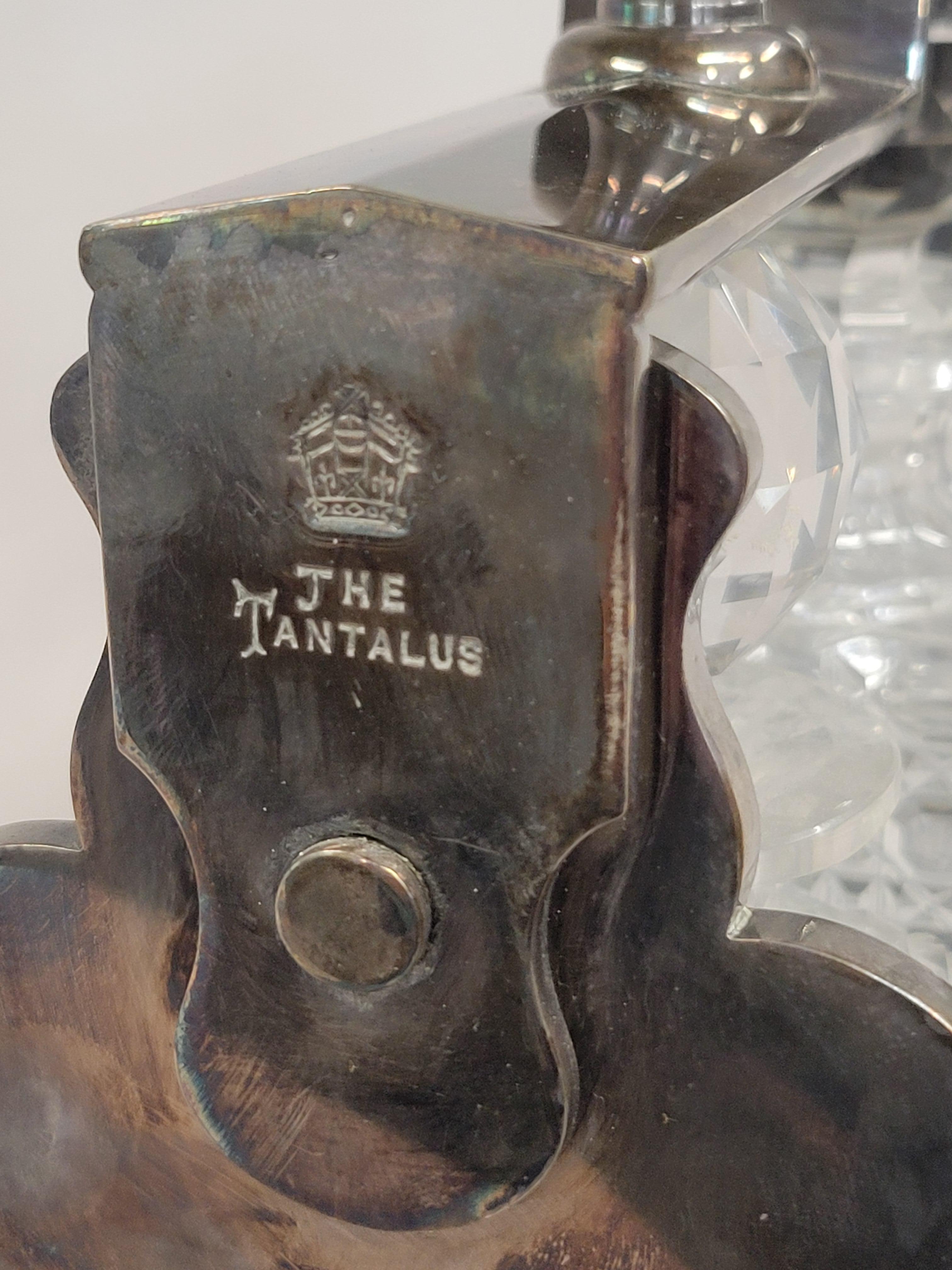 Britannique Ancien Tantale de Betuemann en argent anglais avec bouteilles et clé d'origine en vente