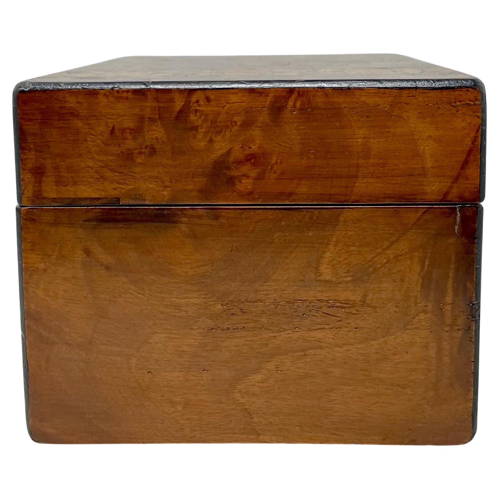 Antigua caja inglesa de nogal negro con incrustaciones de Tunbridge, circa 1890. Nogal en venta