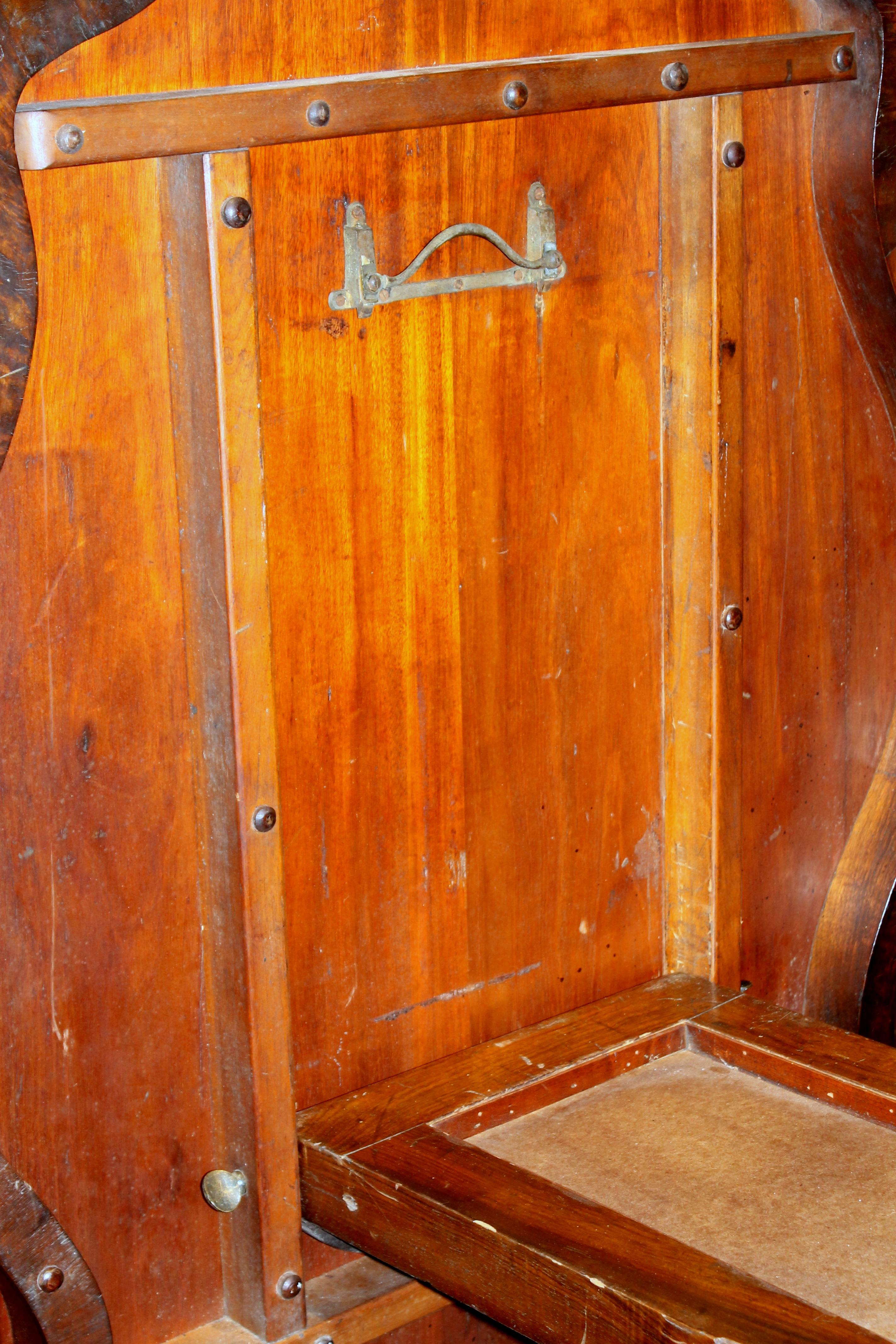 English Book-Matched Burr Walnut Rare Shaped Tilt-Top Loo or Bkfst Table 8