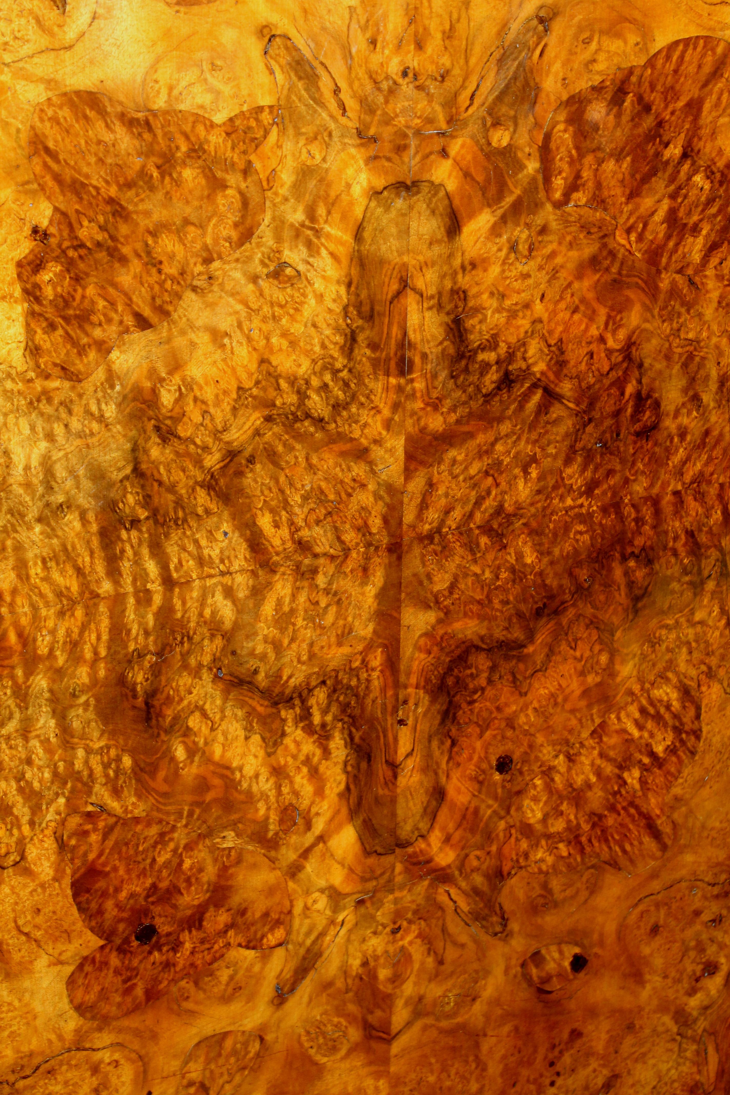 English Book-Matched Burr Walnut Rare Shaped Tilt-Top Loo or Bkfst Table 16