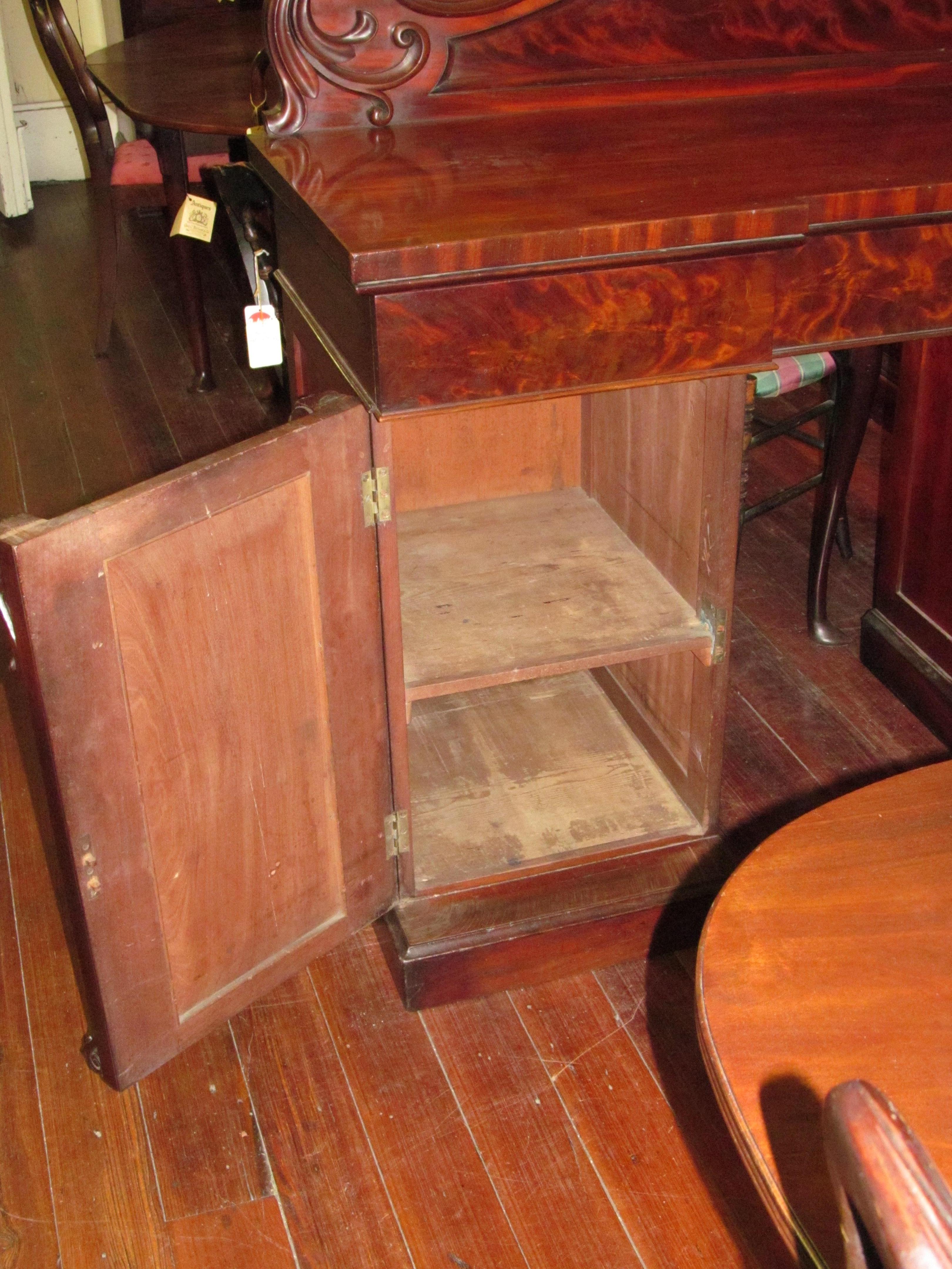 Antique English Book-Matched Flame Mahogany Victorian Sideboard In Good Condition In CHARLESTON, SC