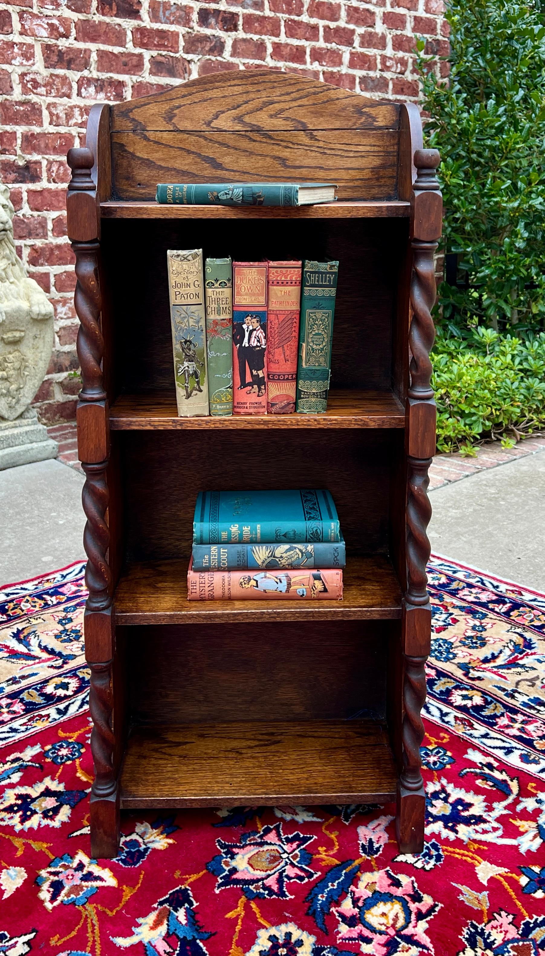 CHARMING and PETITE Antique English Honey Oak Barley Twist Bookcase or Display Shelf/Cabinet ~~c. 1920s

PERFECT for displaying your favorite antique books or collectibles

4 tiered shelves are 6.5