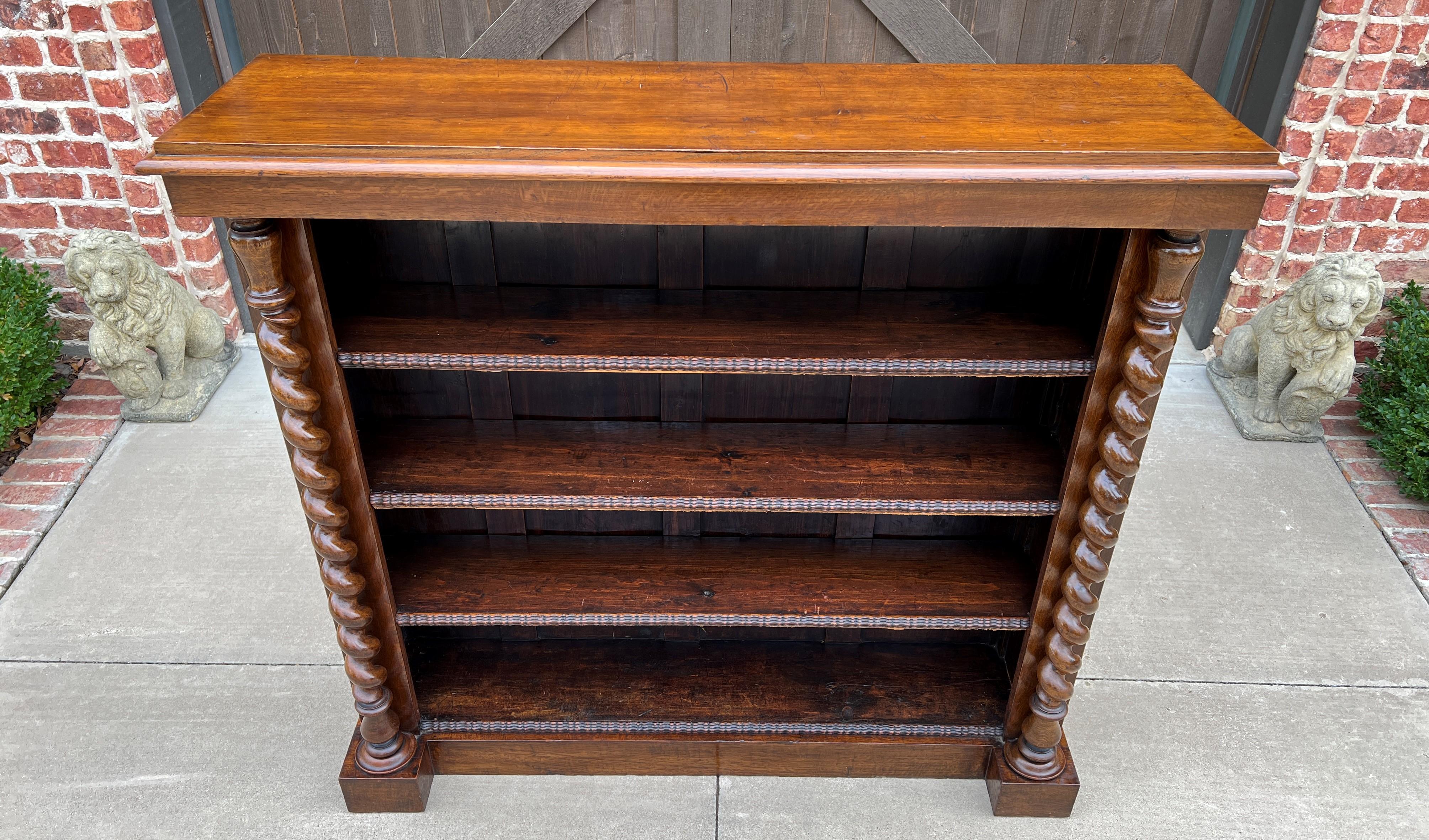 Antique English Bookcase Display Shelf Cabinet Barley Twist Oak C. 1920s In Good Condition For Sale In Tyler, TX