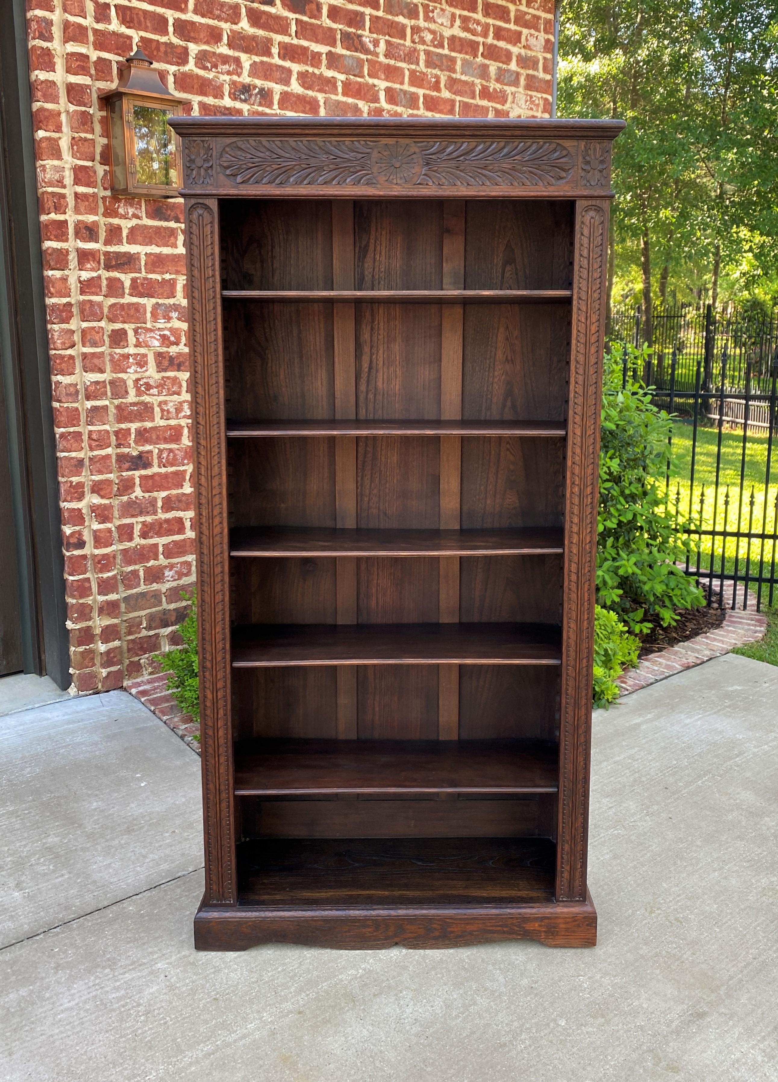 Beautiful antique English oak freestanding bookcase, display shelf, or cabinet~~c. 1920s

Perfect for displaying your favorite antique collectibles or as a bookcase~~top above shelves is flat for additional display

5 removable/adjustable