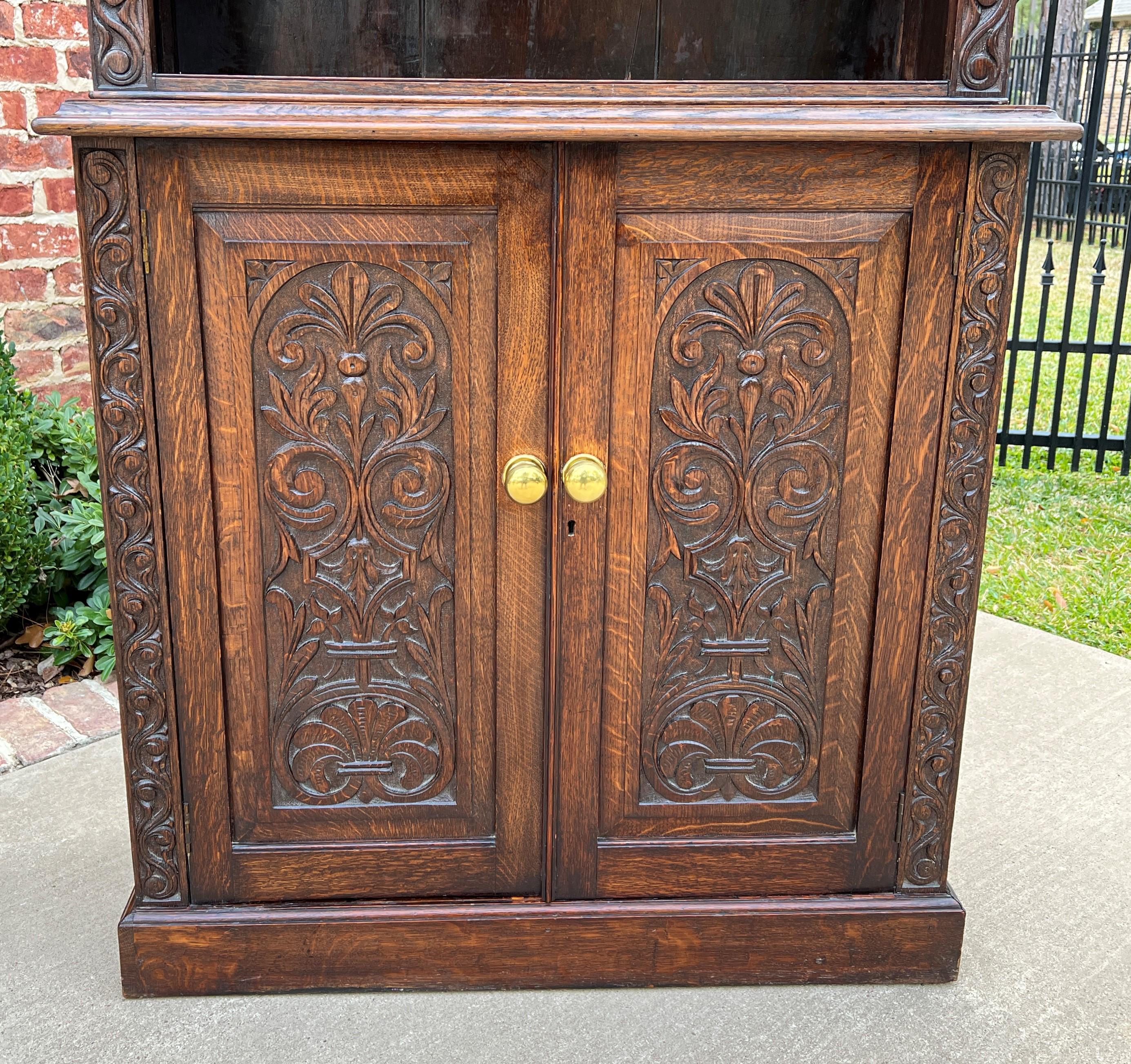 Antique English Bookcase Display Shelf Cabinet Two-Piece Carved Oak c. 1920s In Good Condition In Tyler, TX