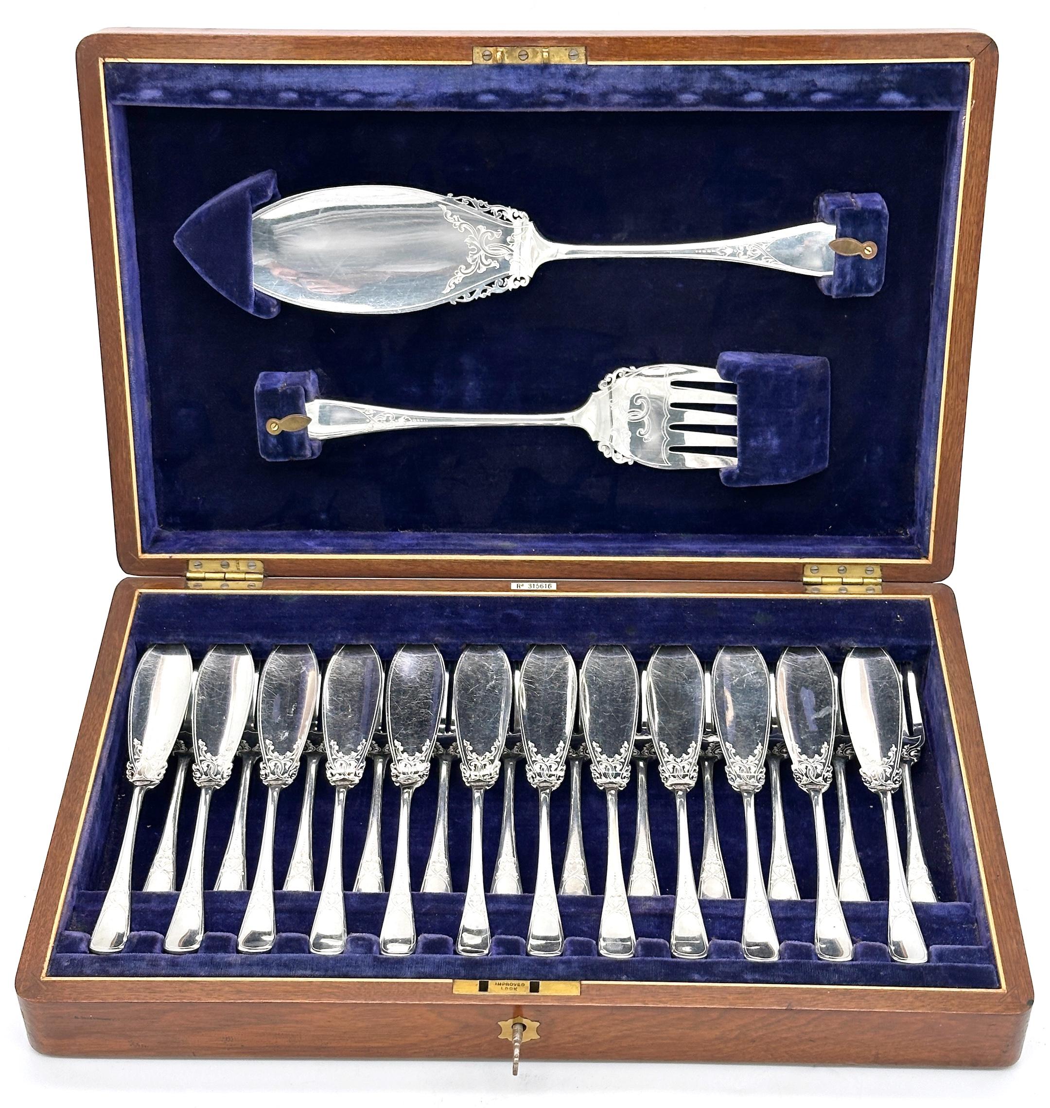 Victorien Ensemble de service de poissons anglais ancien de 26 pièces, gravé dans une boîte Sheffield en vente
