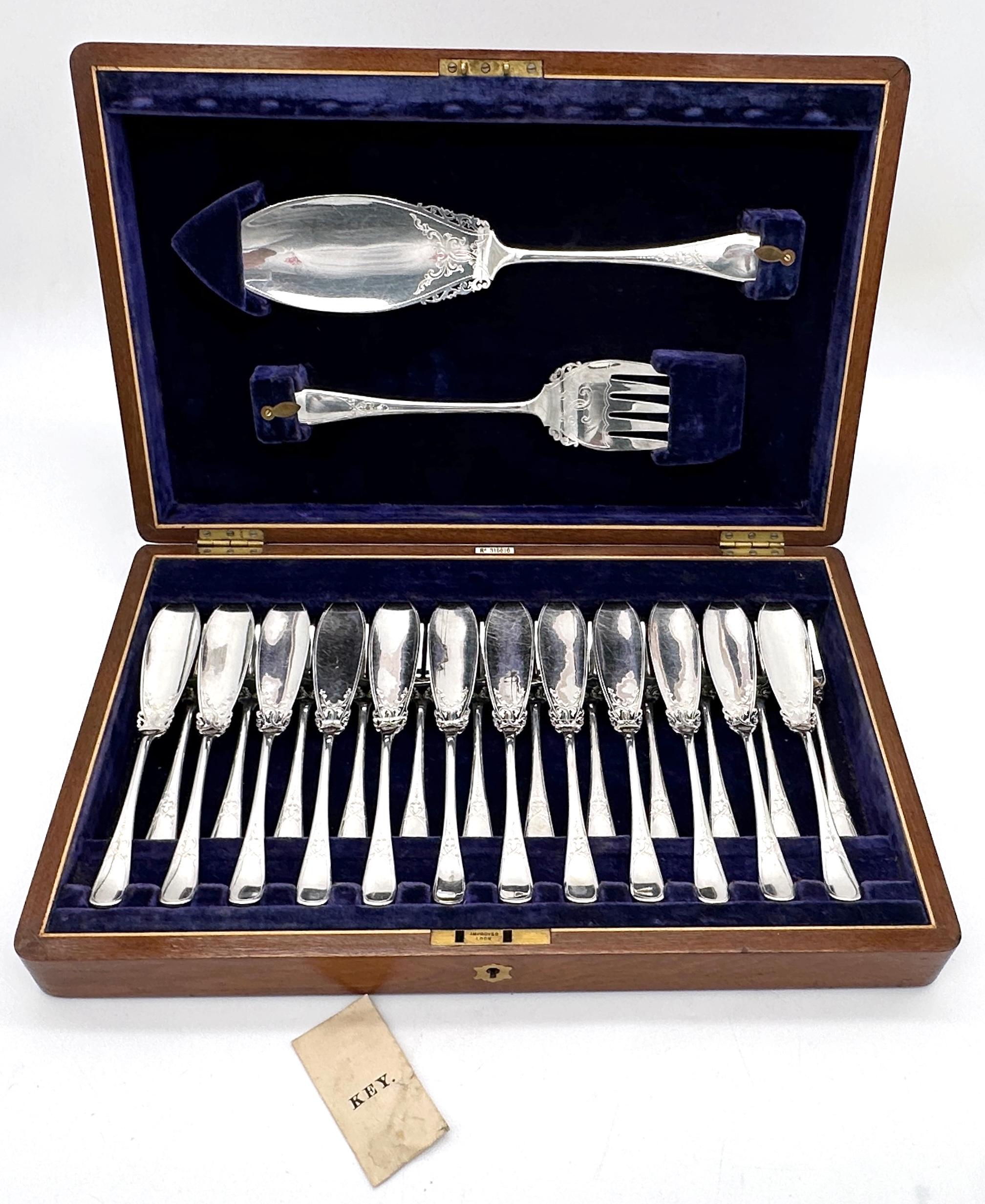 Gravé Ensemble de service de poissons anglais ancien de 26 pièces, gravé dans une boîte Sheffield en vente
