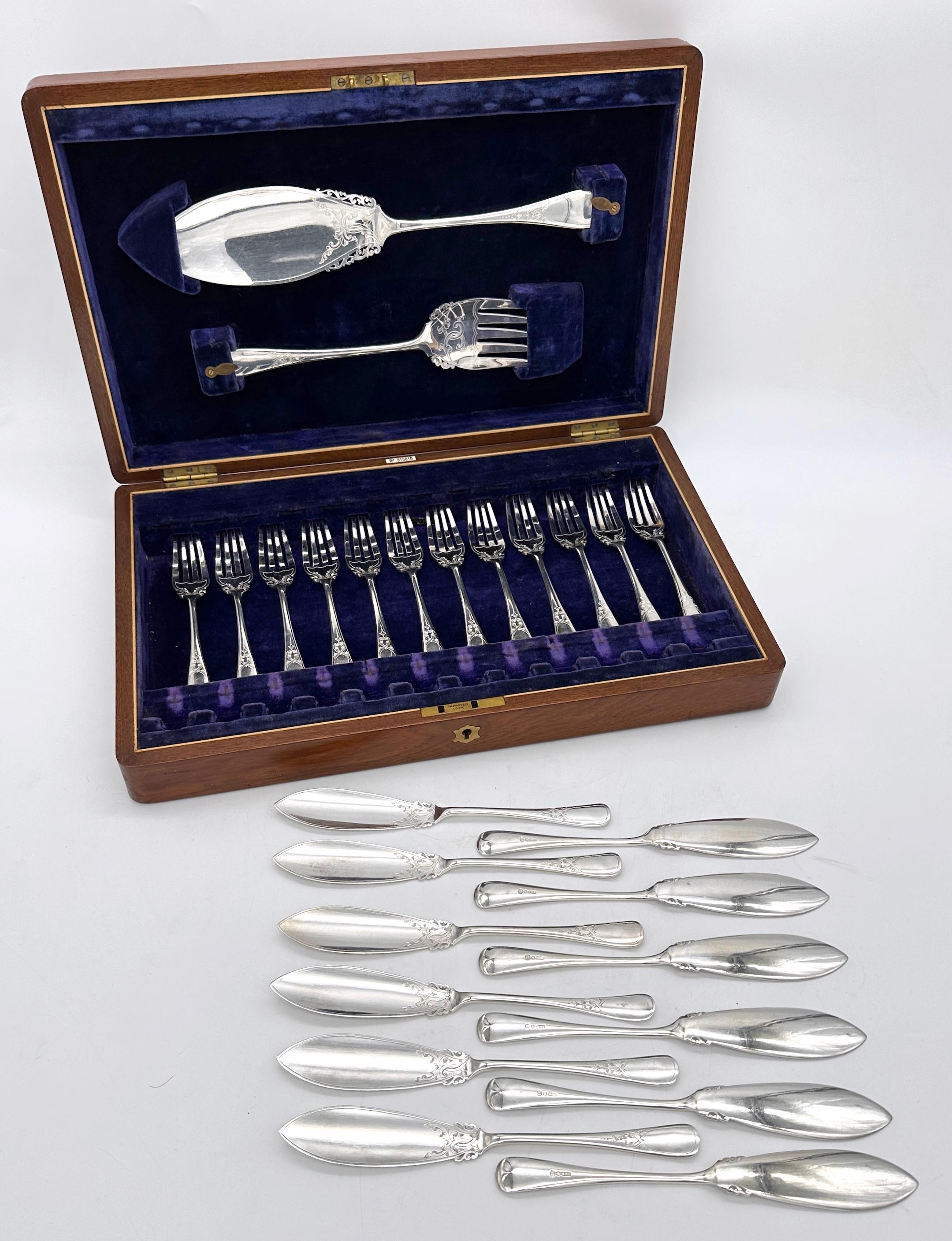 Ensemble de service de poissons anglais ancien de 26 pièces, gravé dans une boîte Sheffield Bon état - En vente à West Palm Beach, FL