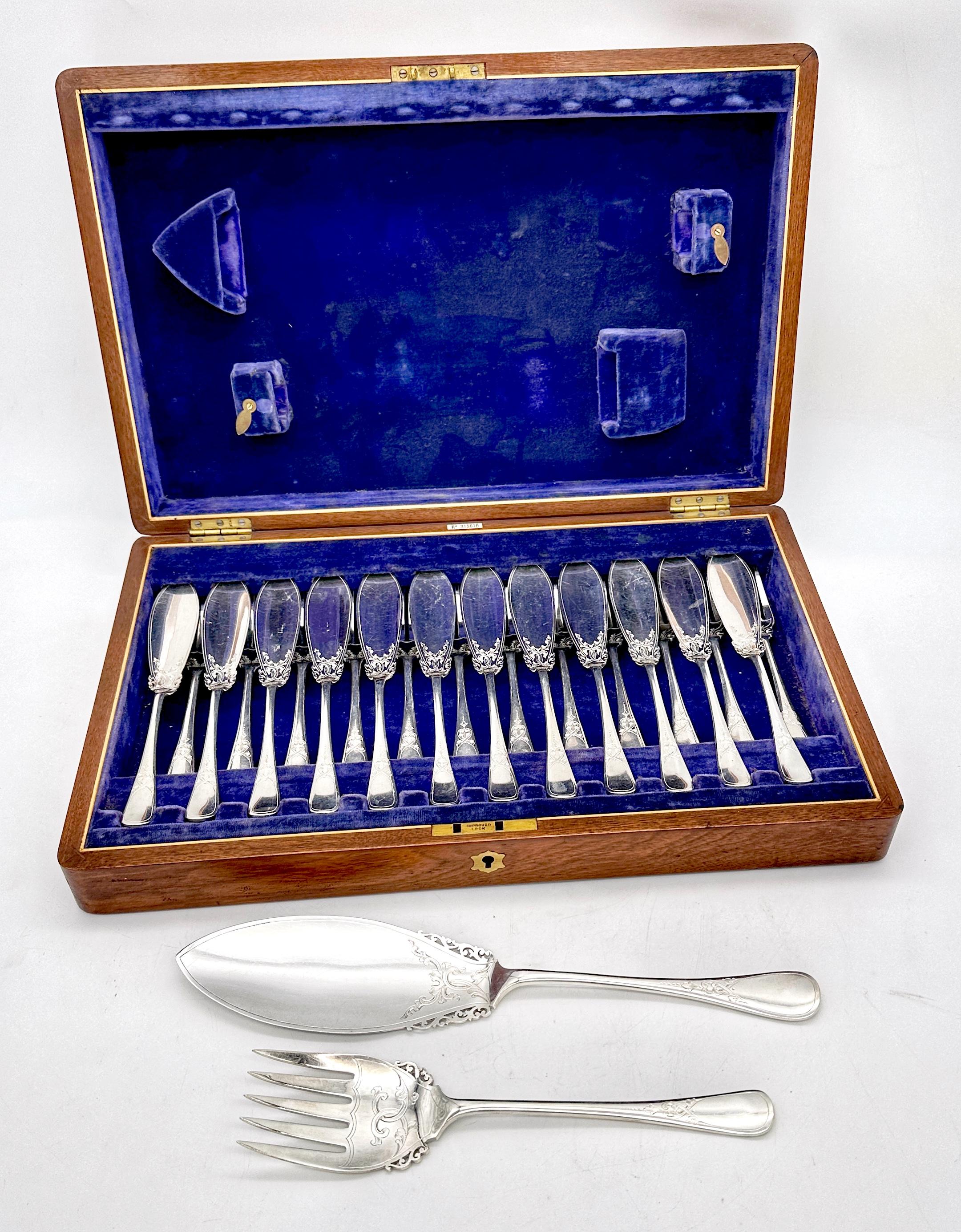 XIXe siècle Ensemble de service de poissons anglais ancien de 26 pièces, gravé dans une boîte Sheffield en vente