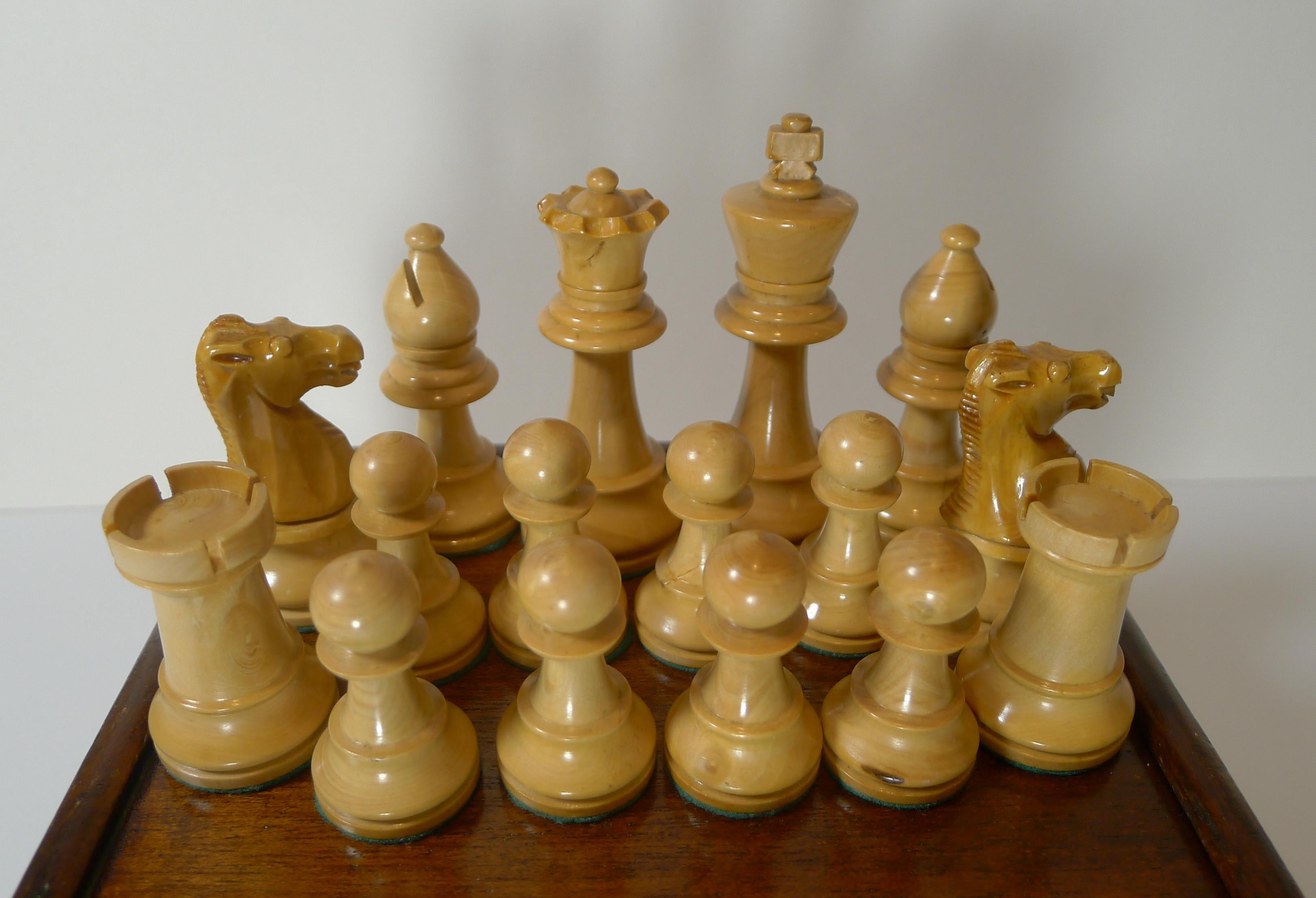 Antique English Boxwood Chess Set With Storage Box c.1910 1