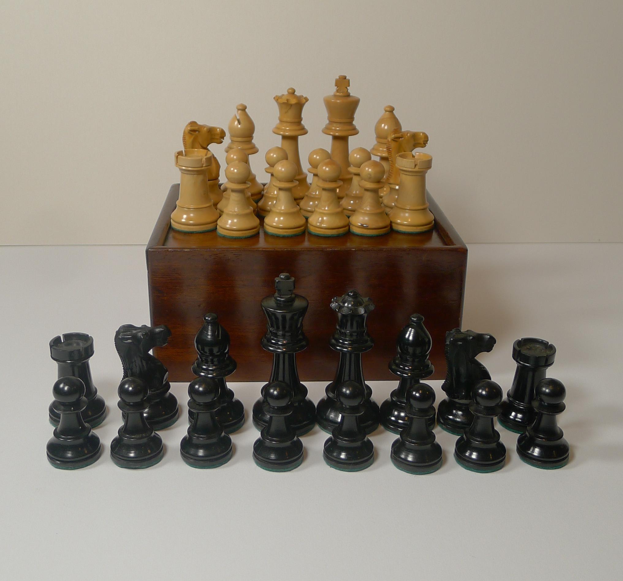 Antique English Boxwood Chess Set With Storage Box c.1910 2