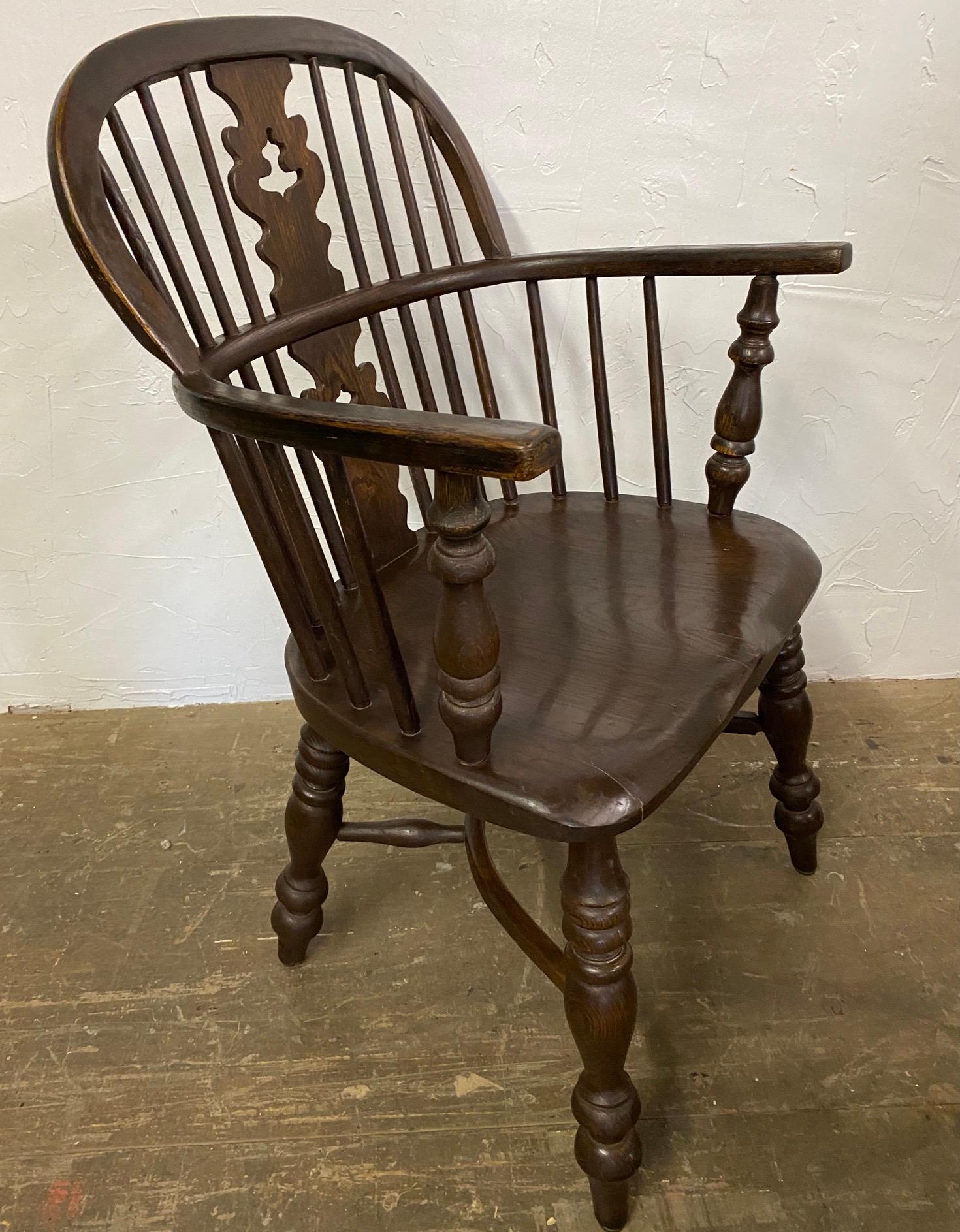 Hand-Crafted Set of Four (4) Antique English Brace Back Windsor Chairs For Sale