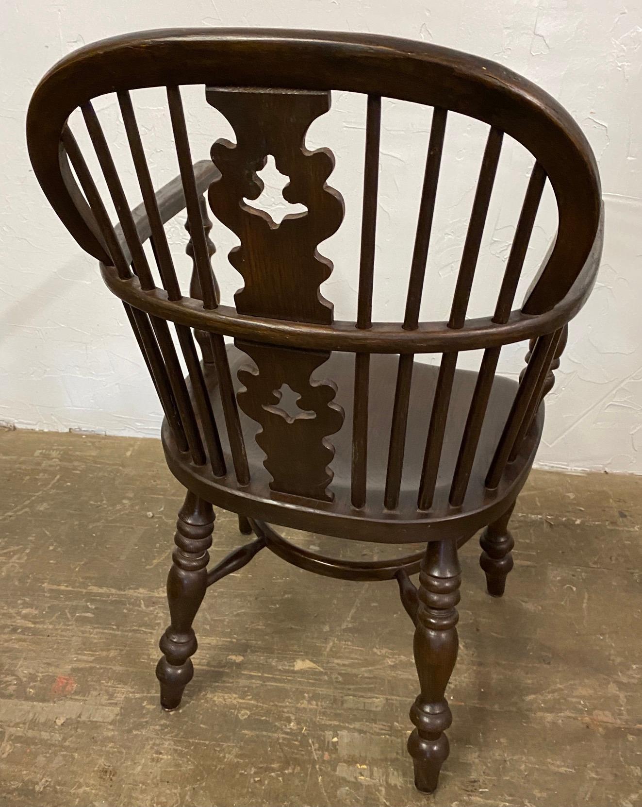 Set of Four (4) Antique English Brace Back Windsor Chairs In Good Condition For Sale In Sheffield, MA