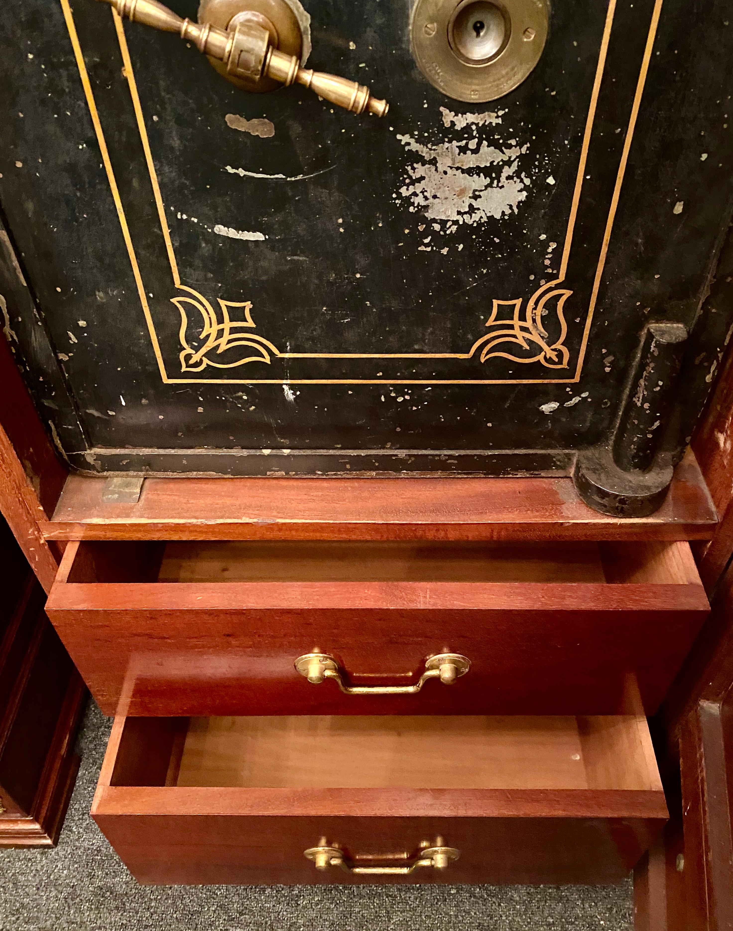 Antique English Bramah Mahogany Collector's Cabinet with Hidden Safe, circa 1880 In Good Condition In New Orleans, LA