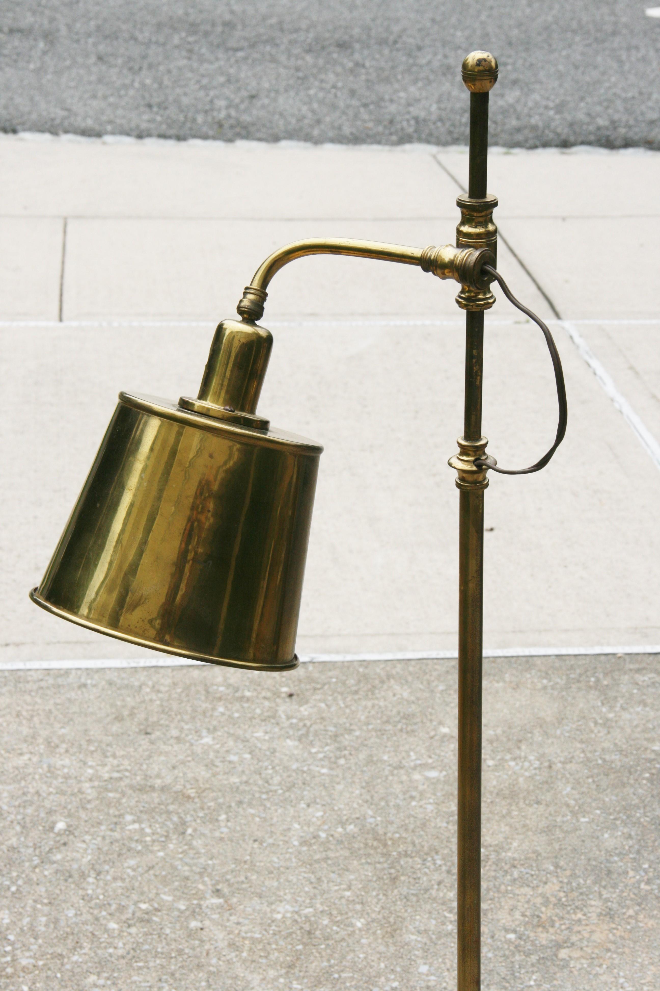 Antica coppia di lampade da terra regolabili in ottone inglese in vendita 10