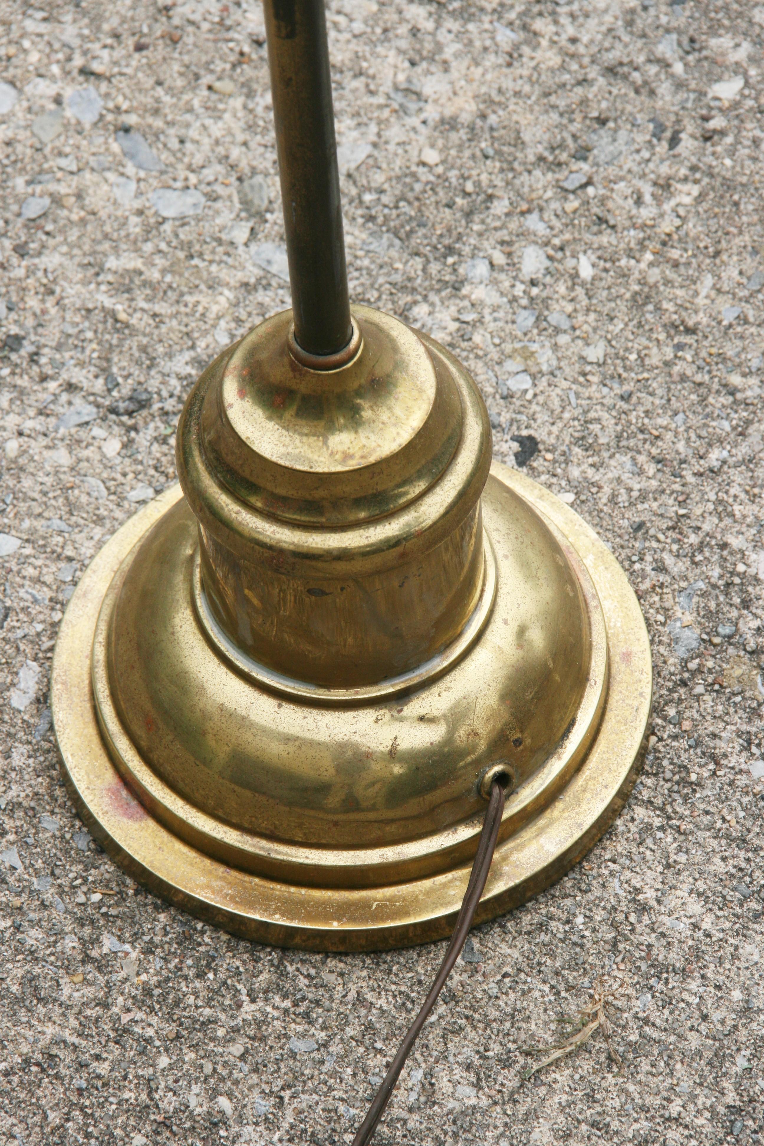 Antica coppia di lampade da terra regolabili in ottone inglese in vendita 12