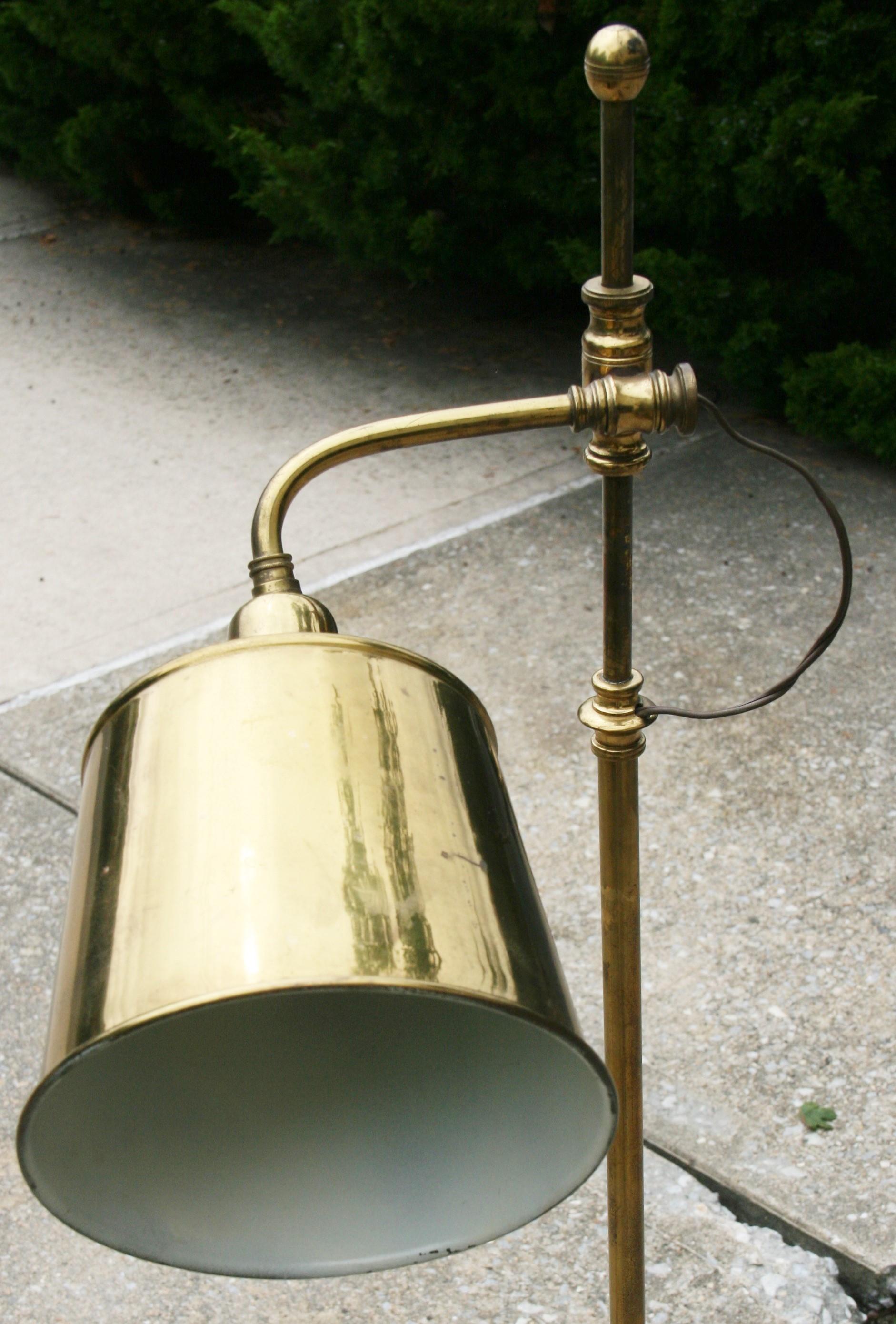 Antica coppia di lampade da terra regolabili in ottone inglese in vendita 14