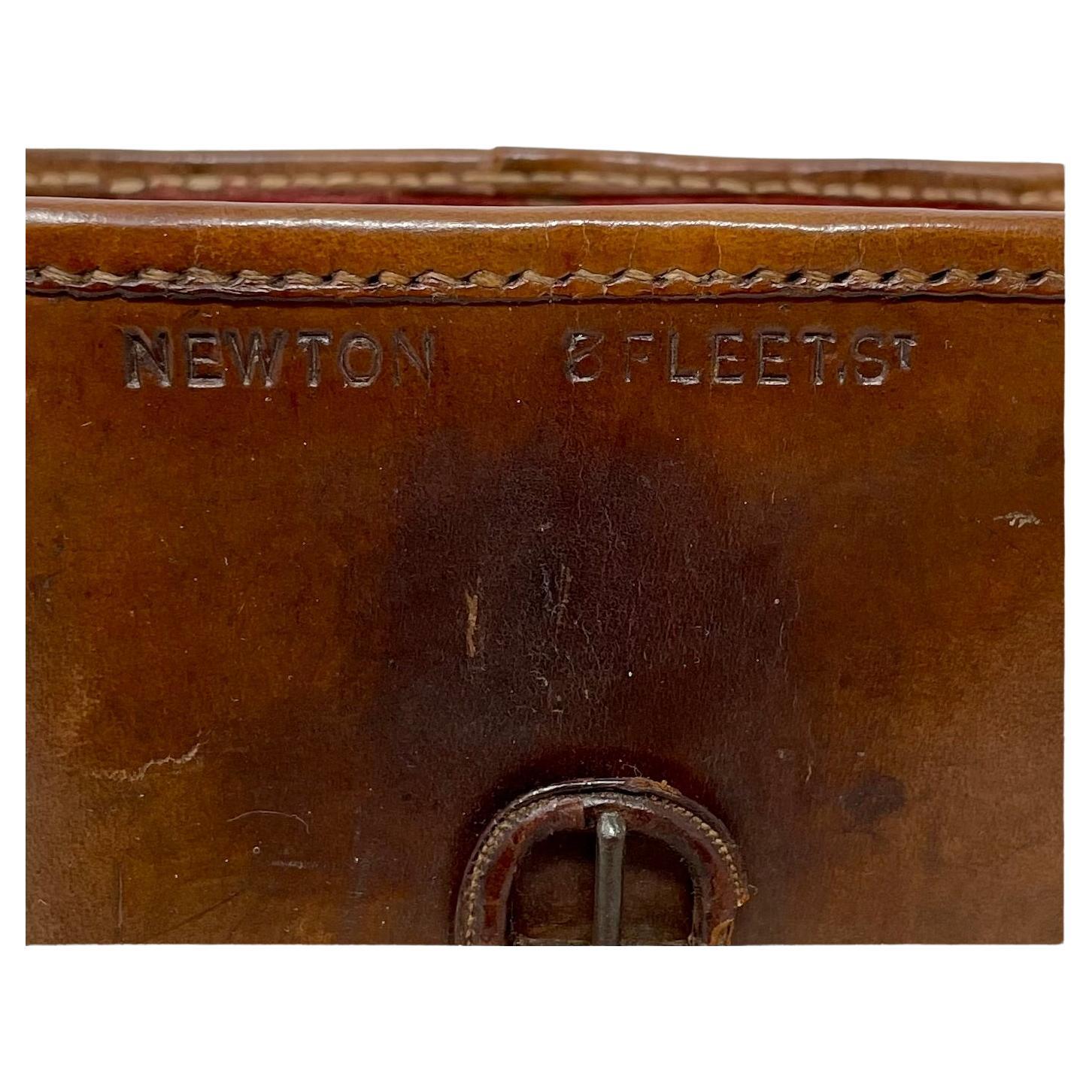Antico binocolo inglese in ottone e smalto con custodia originale, circa 1920-1930. 7