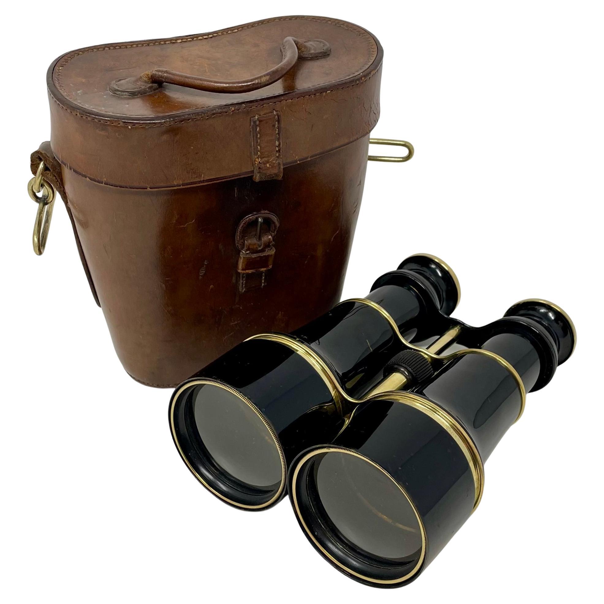 Inglese Antico binocolo inglese in ottone e smalto con custodia originale, circa 1920-1930.