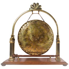 Gong de table anglais ancien en laiton et chêne:: vers 1890