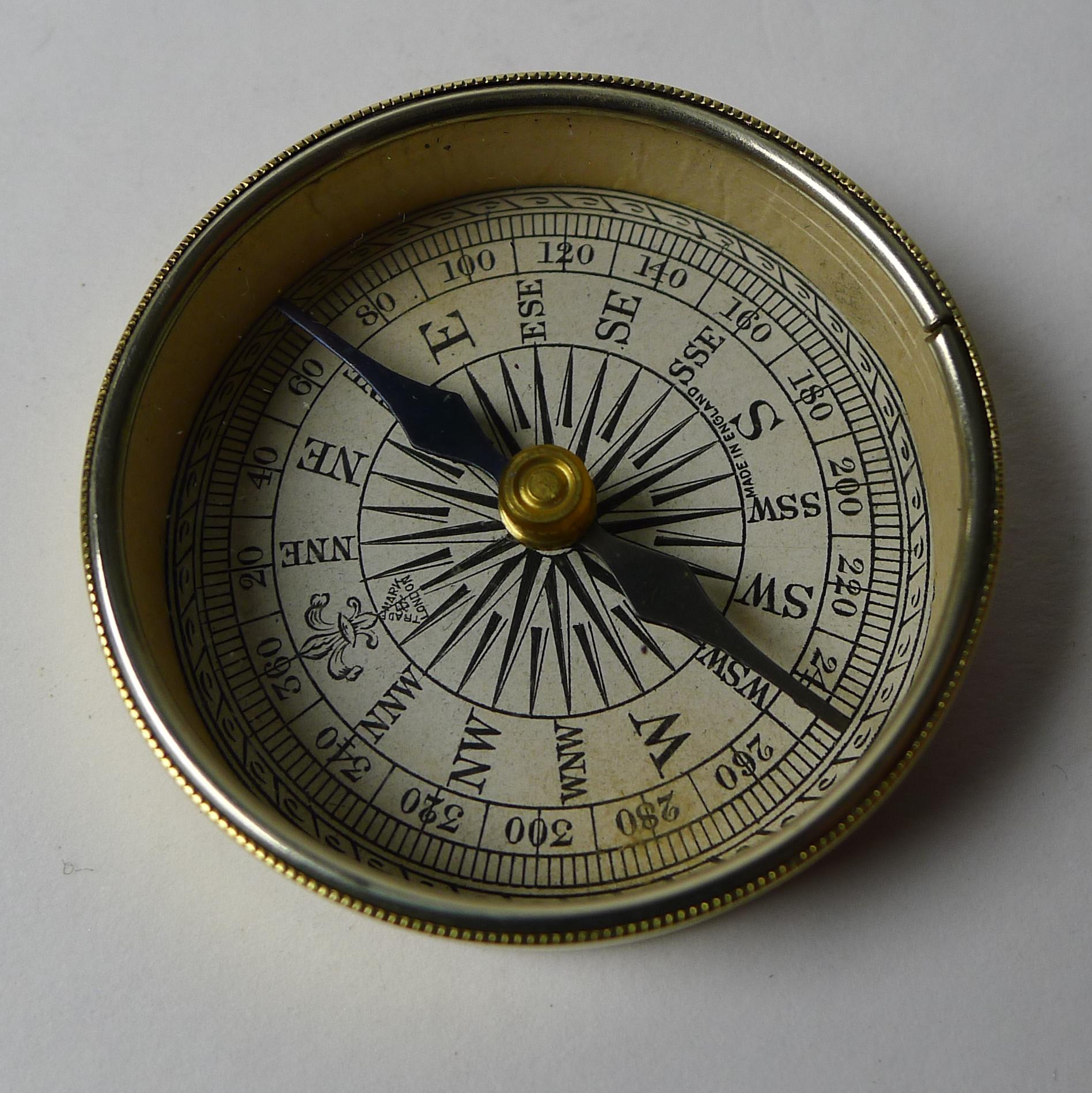 Antique English Brass Cased Compass, c.1920 Bon état à Bath, GB