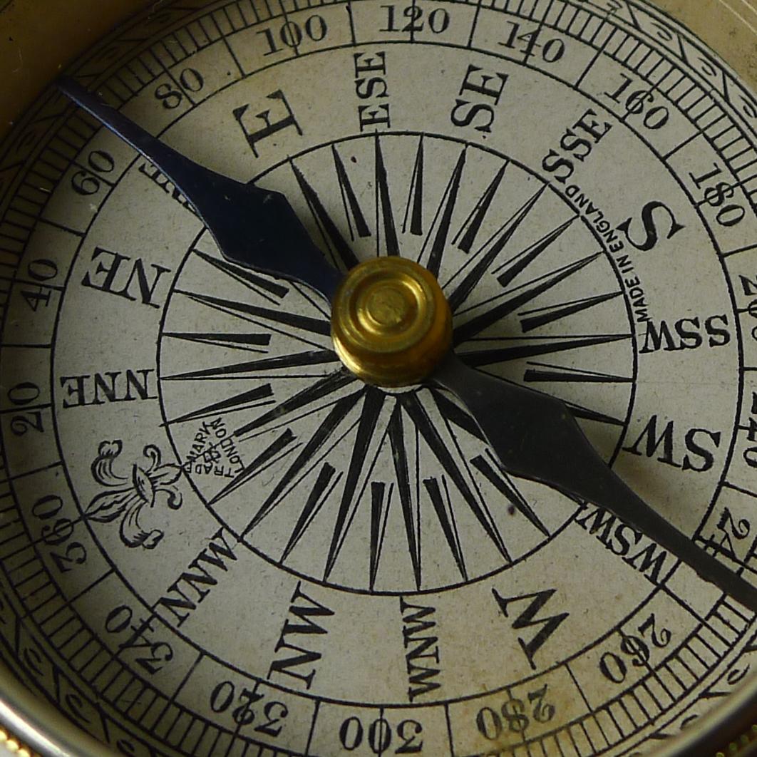 20ième siècle Antique English Brass Cased Compass, c.1920