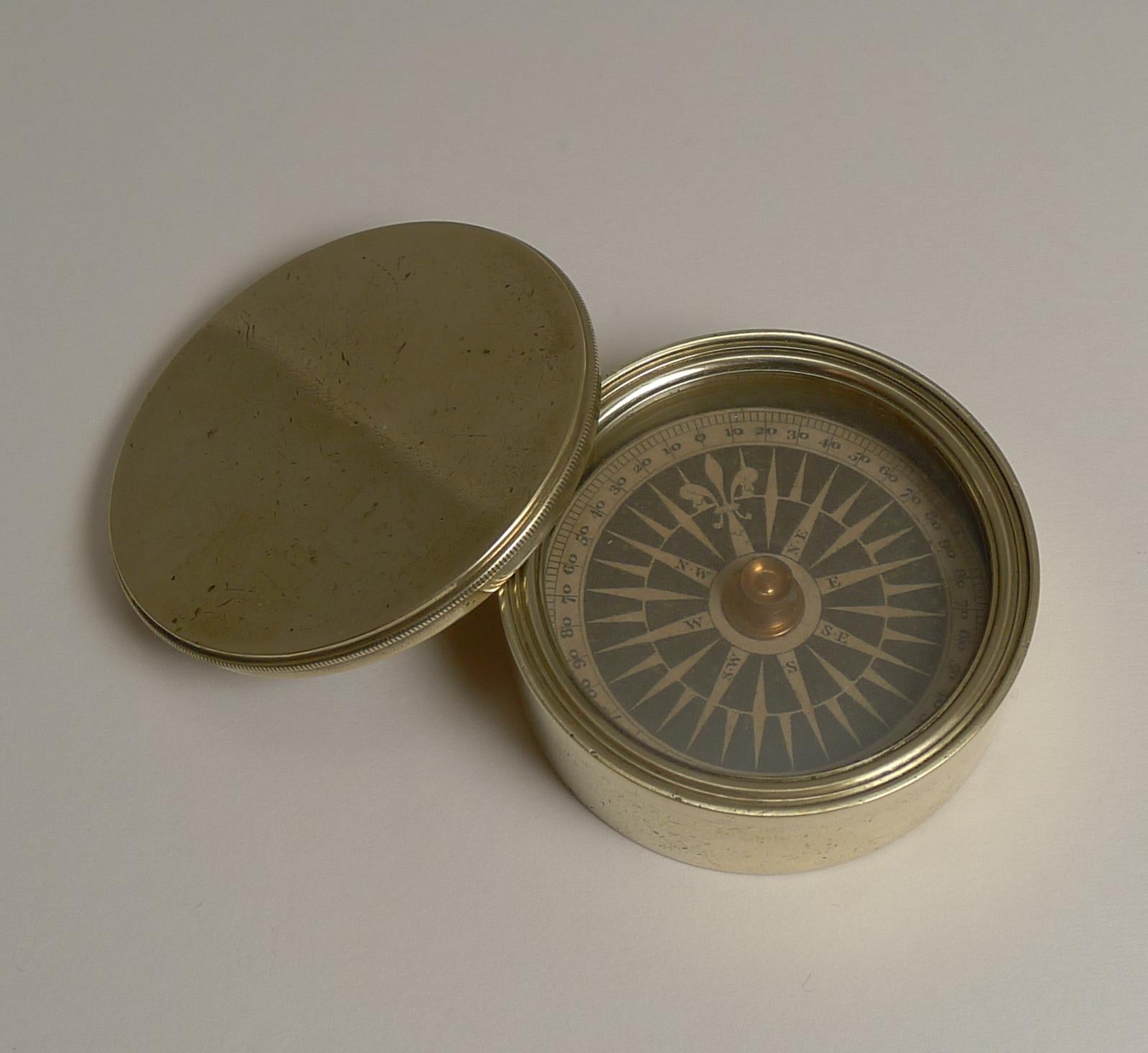 A very attractive Victorian explorers compass dating to circa 1880.

The floating card dial pivots on a bearing and is housed under a glass crystal which is clean and free from any chips.

Excellent condition measuring 2