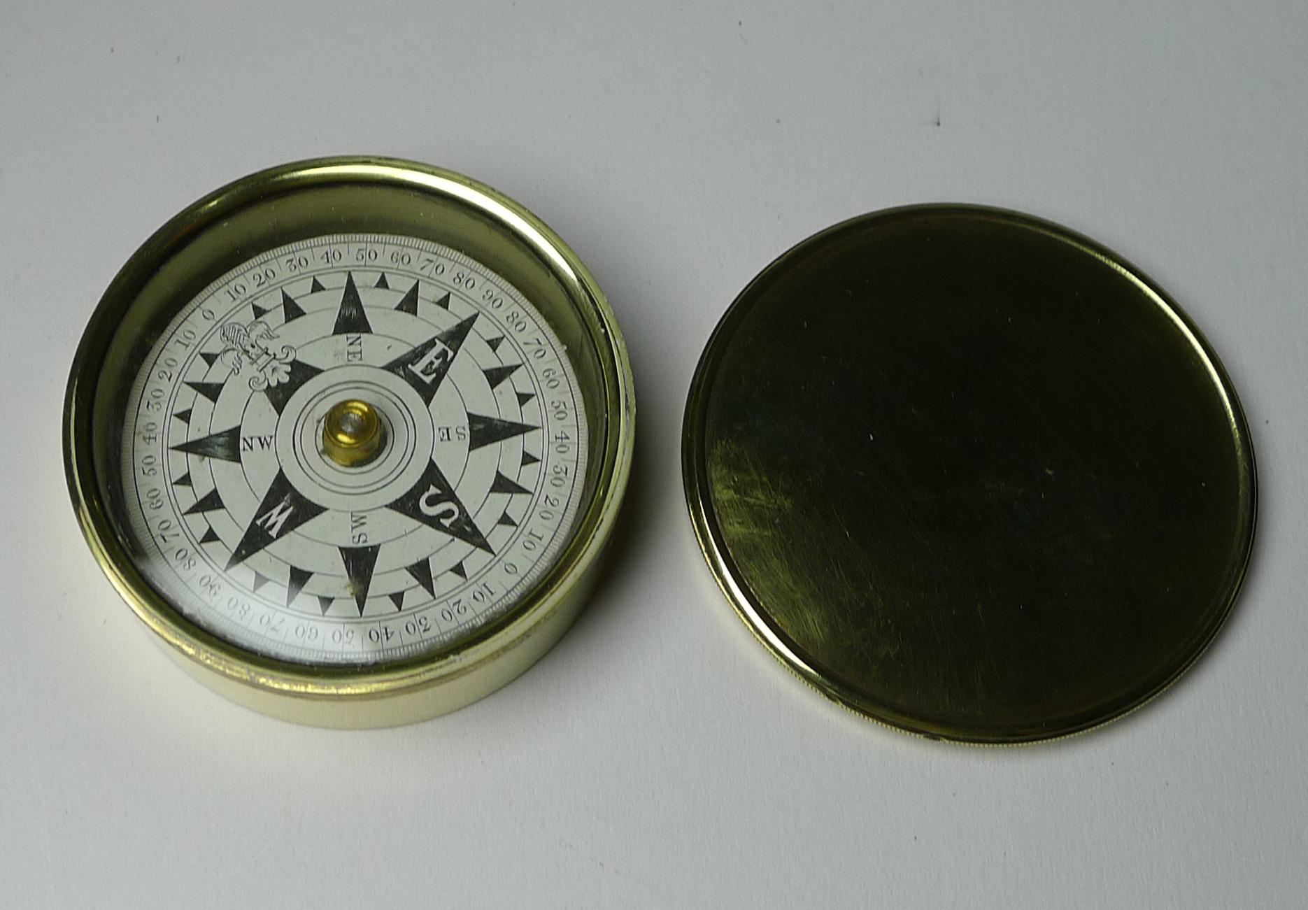 A very attractive Victorian explorers compass dating to around 1890.

The floating card dial pivots on a bearing and is housed under a glass crystal which is clean and free from any chips.

Excellent condition measuring 2
