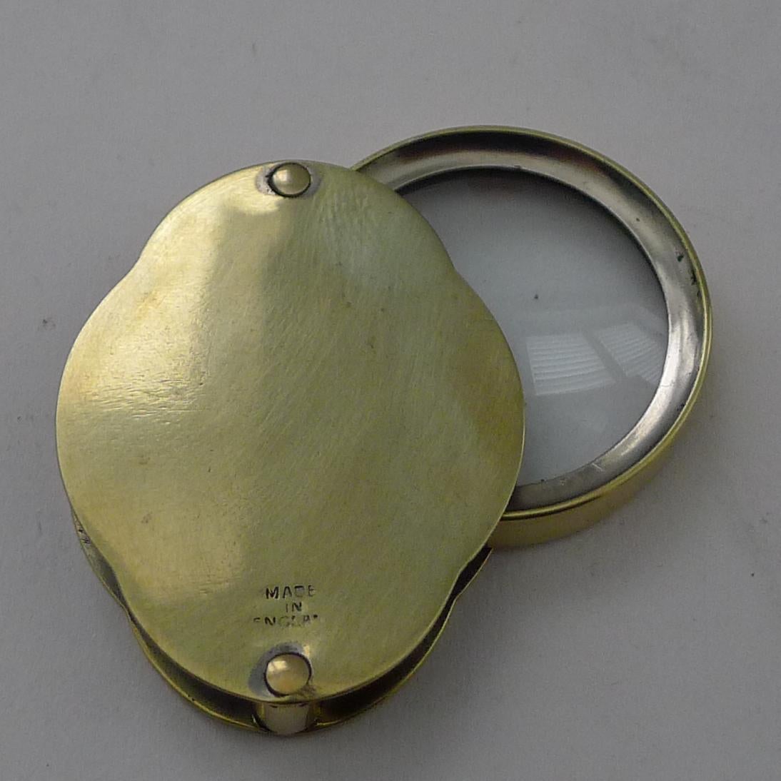 Antique English Brass Cased Folding Magnifying Glass c.1920 In Good Condition For Sale In Bath, GB