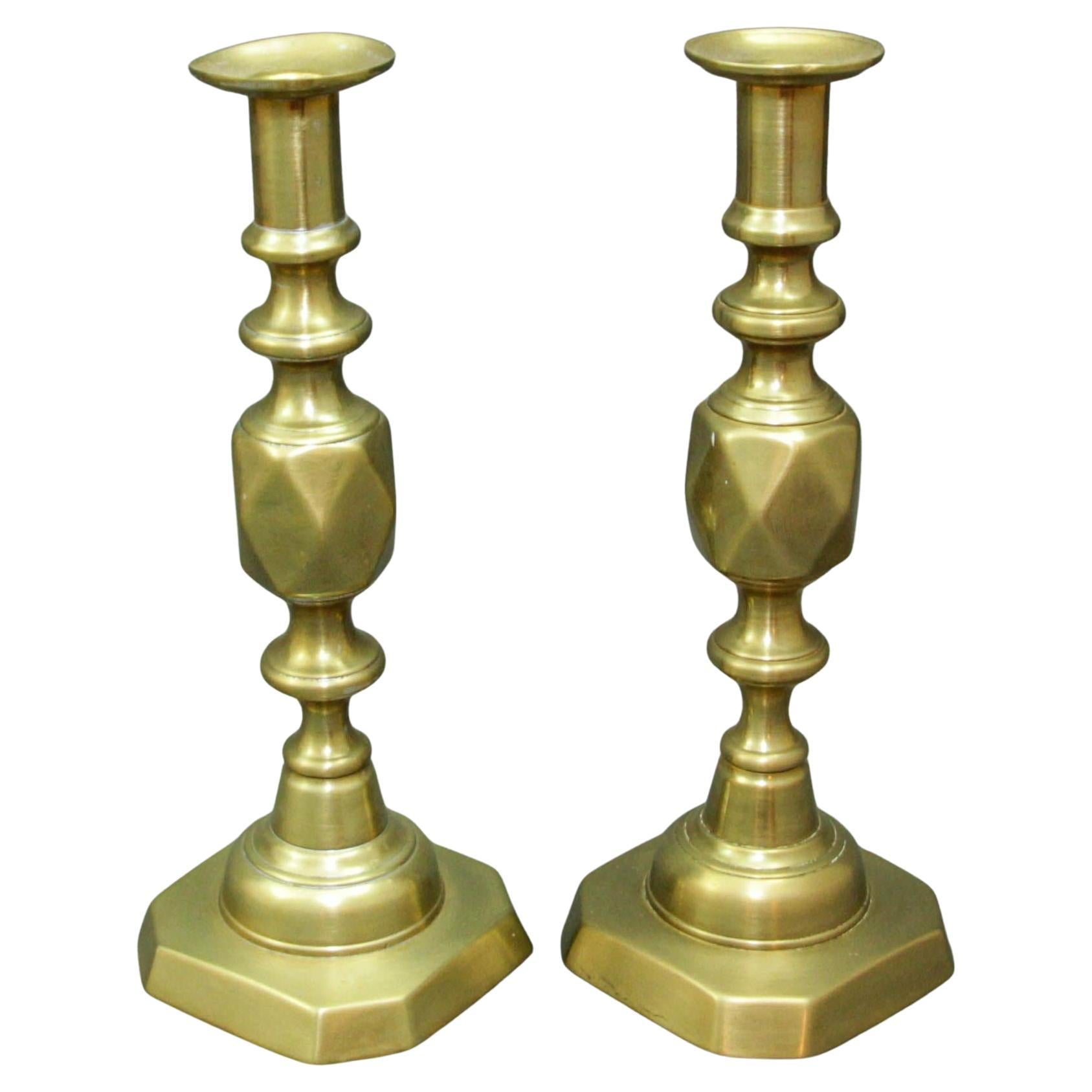 Antiguos candeleros ingleses de latón del Jubileo de Diamantes As de Diamantes Pareja 1890