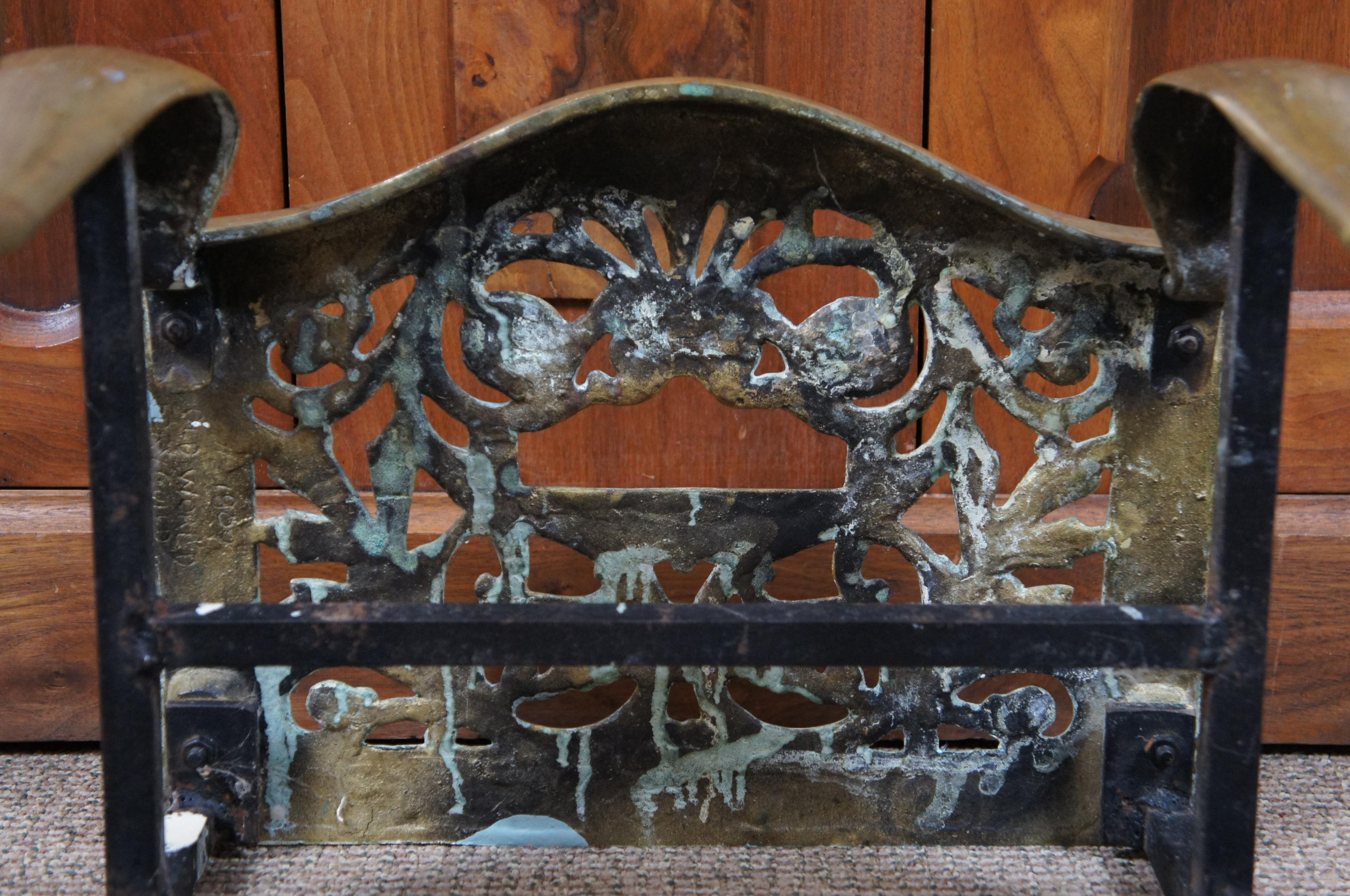 Ancien support de bouilloire de cheminée en laiton anglais avec pieds en forme de chevalet pour cheminée en vente 1