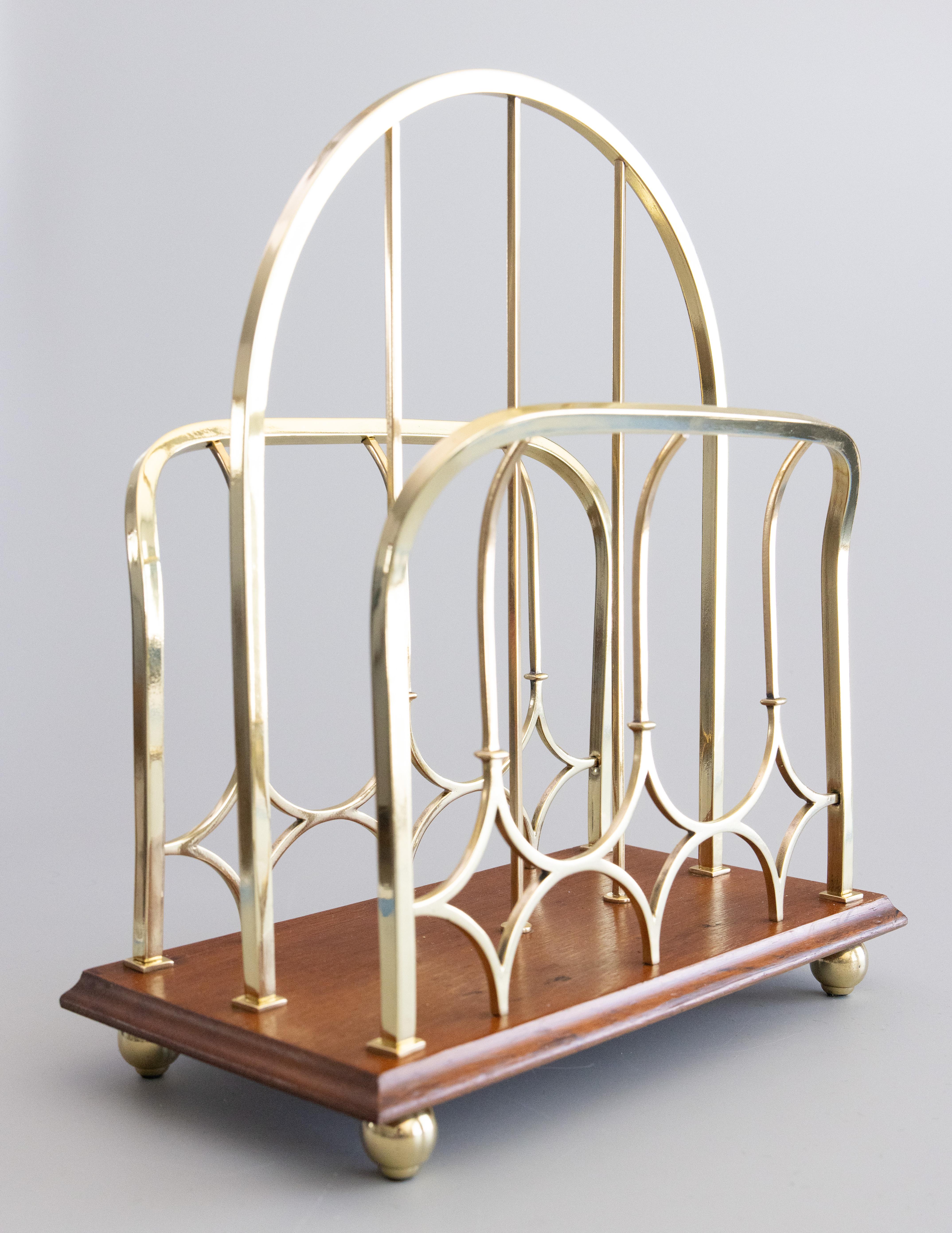 Inizio XX secolo Antico portariviste inglese in ottone e Oak, 1920 circa in vendita