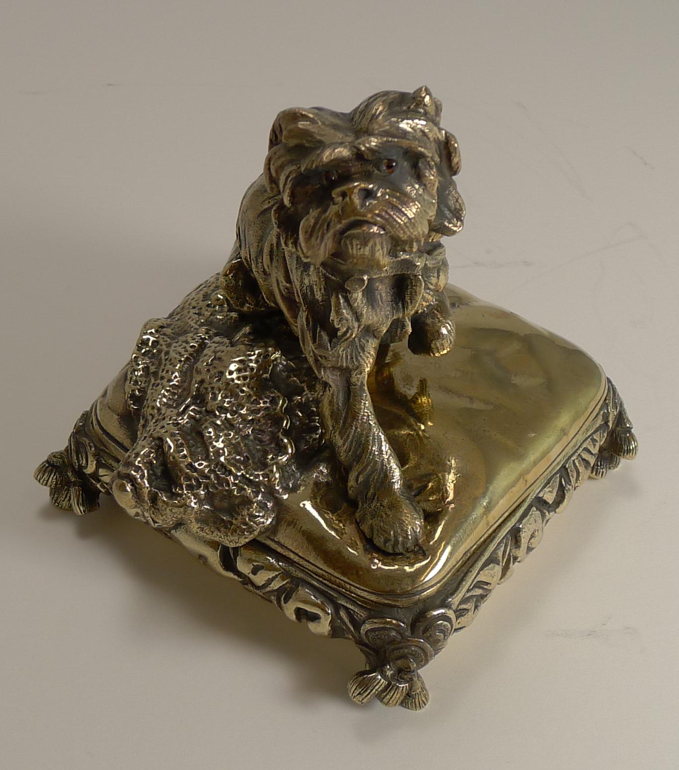 Antique English Brass or Bronze Dog Jewelry Box, circa 1880 In Good Condition For Sale In Bath, GB