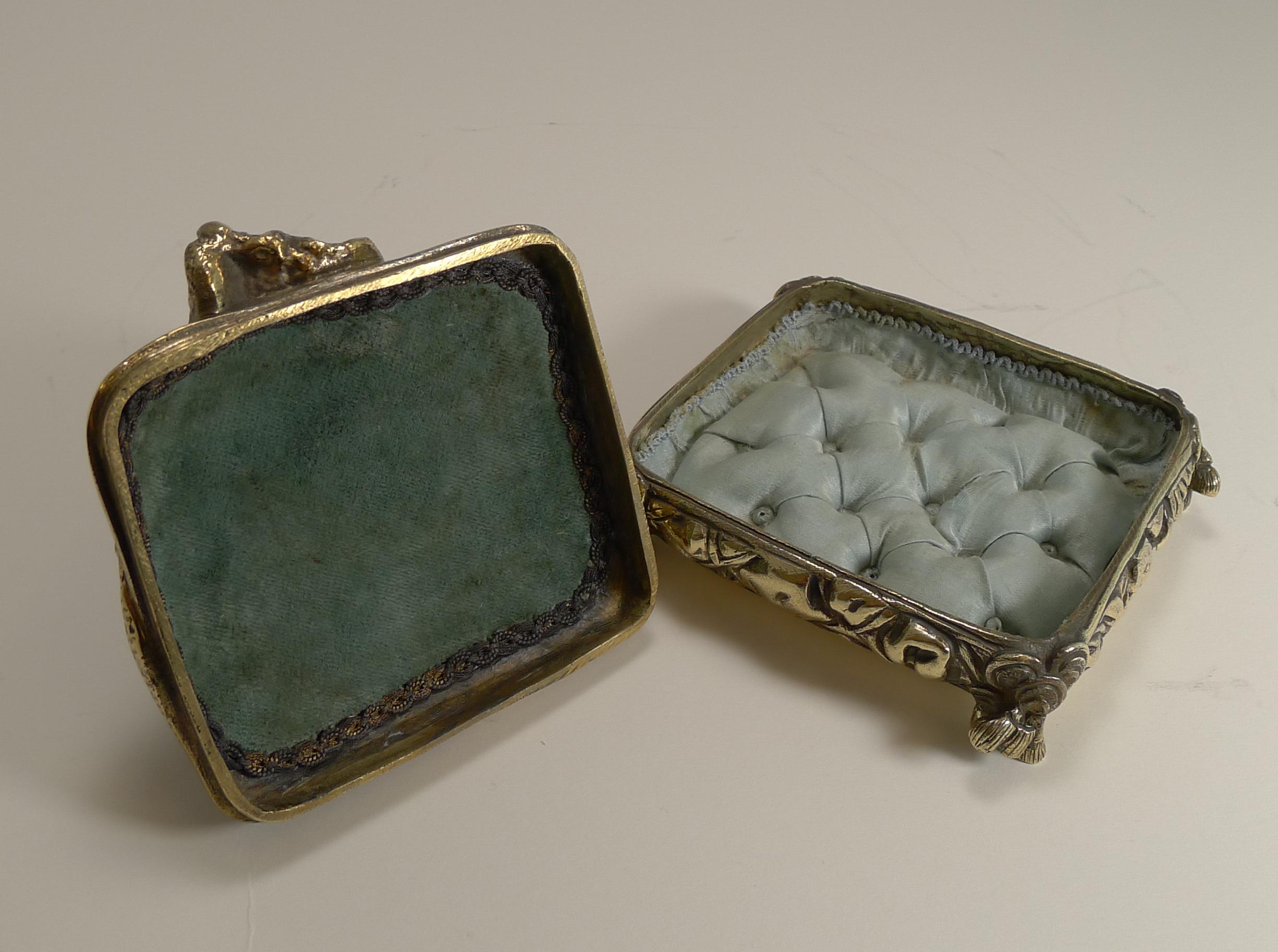 Antique English Brass or Bronze Dog Jewelry Box, circa 1880 For Sale 1