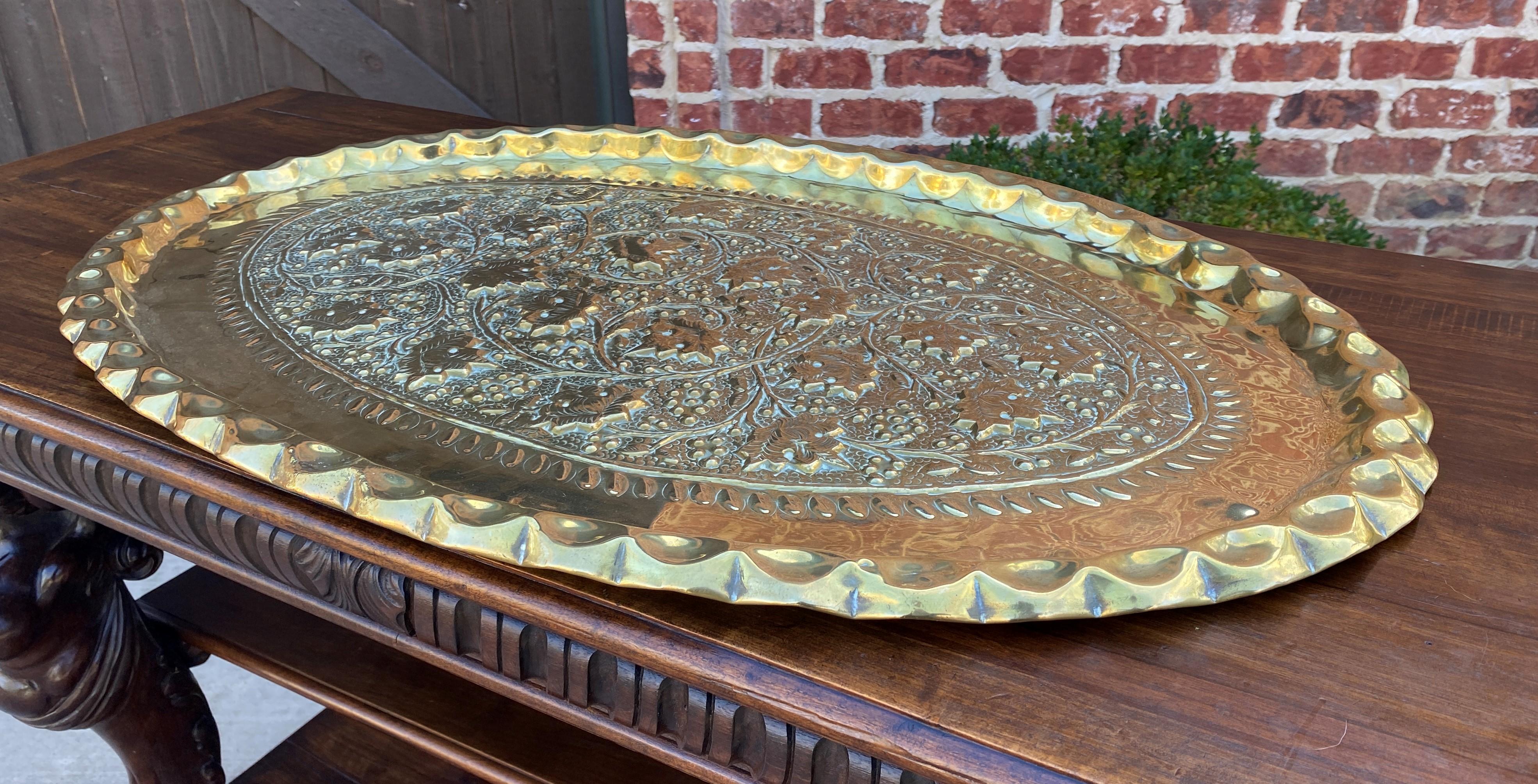 Antique English Brass Serving Tray Platter Oval Grape Leaves Hanging 1930s In Good Condition For Sale In Tyler, TX