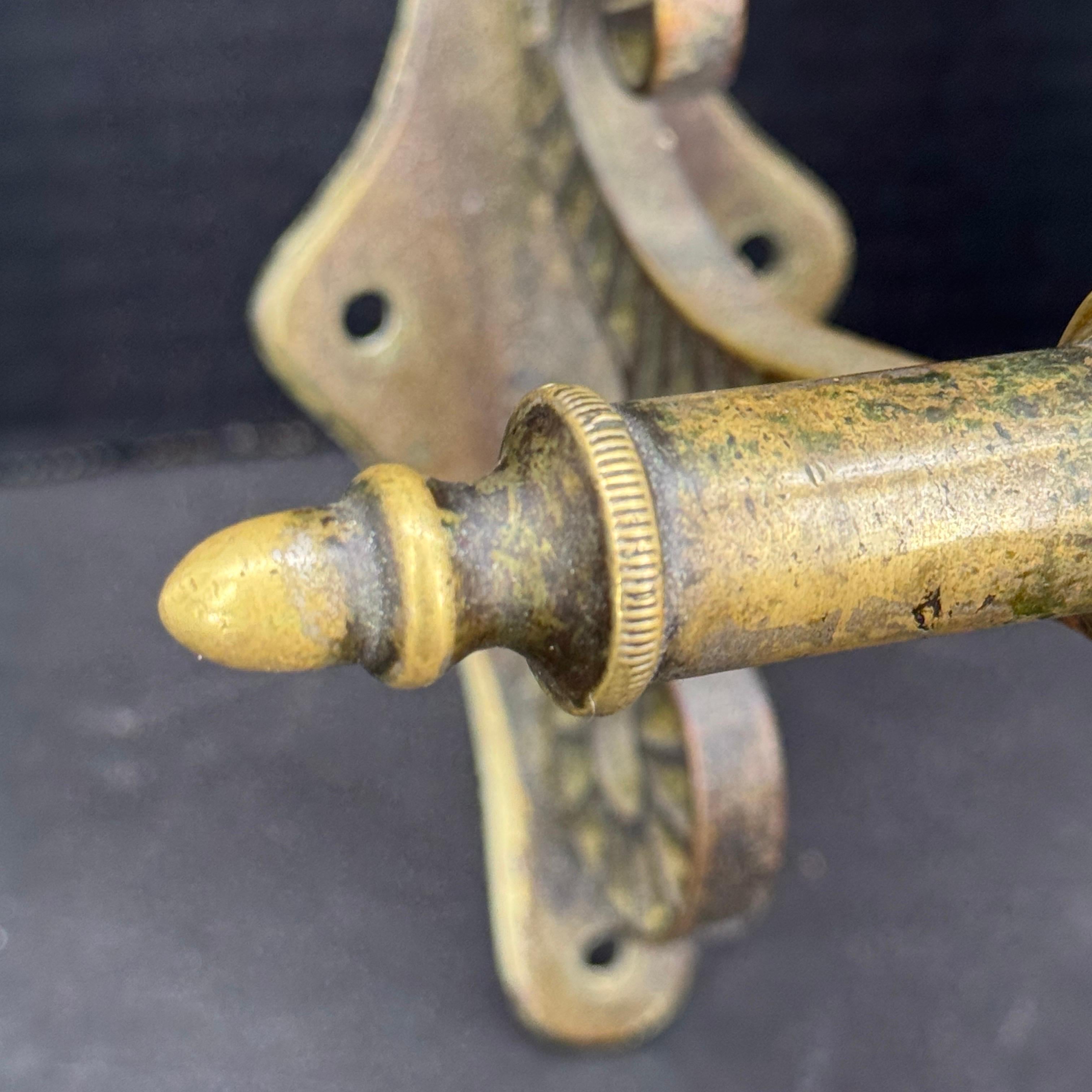 Antique English Brass Towel Linen Rack Holder Wall Mounted For Sale 4