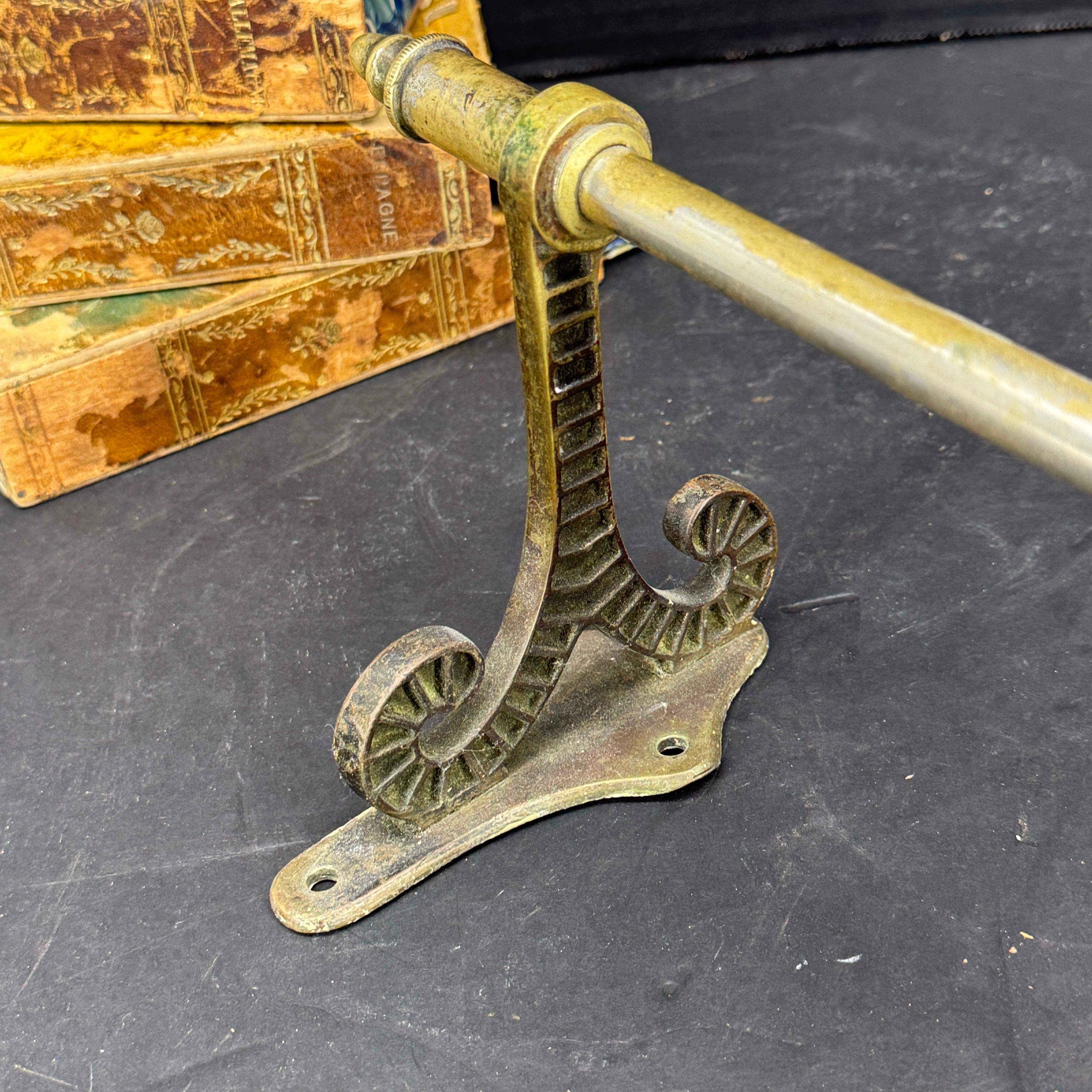 Antique English Brass Towel Linen Rack Holder Wall Mounted For Sale 1