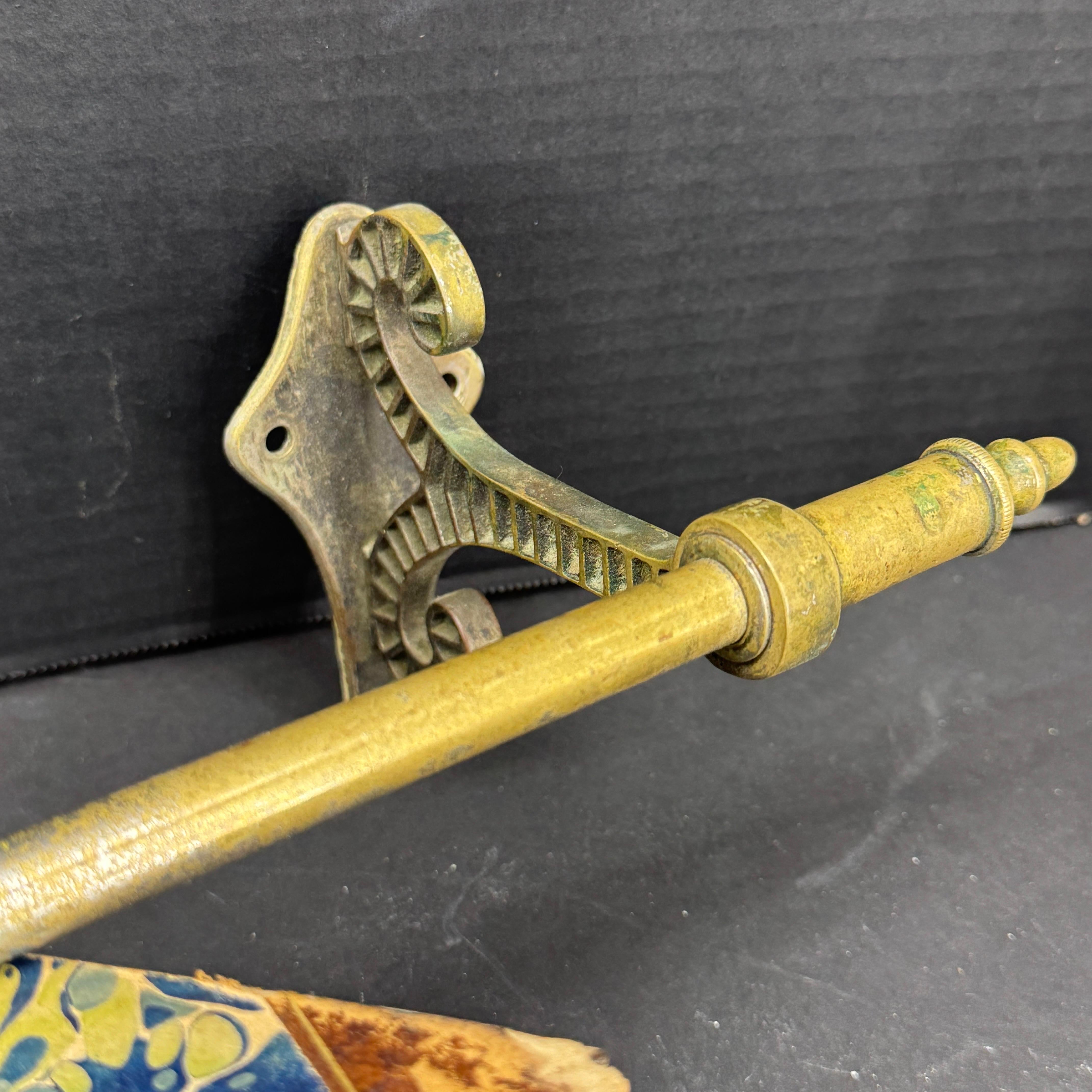 Antique English Brass Towel Linen Rack Holder Wall Mounted For Sale 2