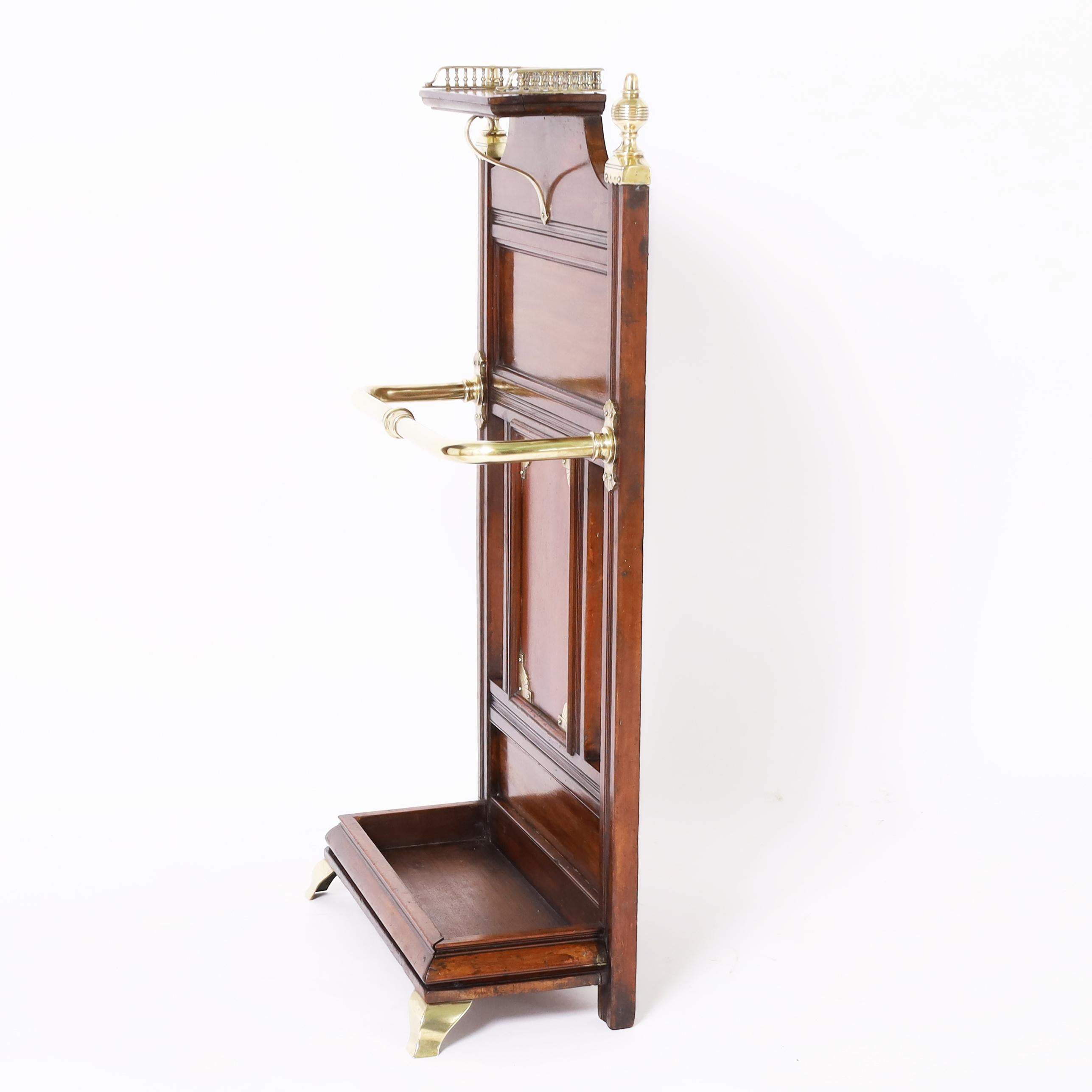 Victorien Stand de canne ou d'Umbrella ancien en bois et laiton de British Colonial en vente