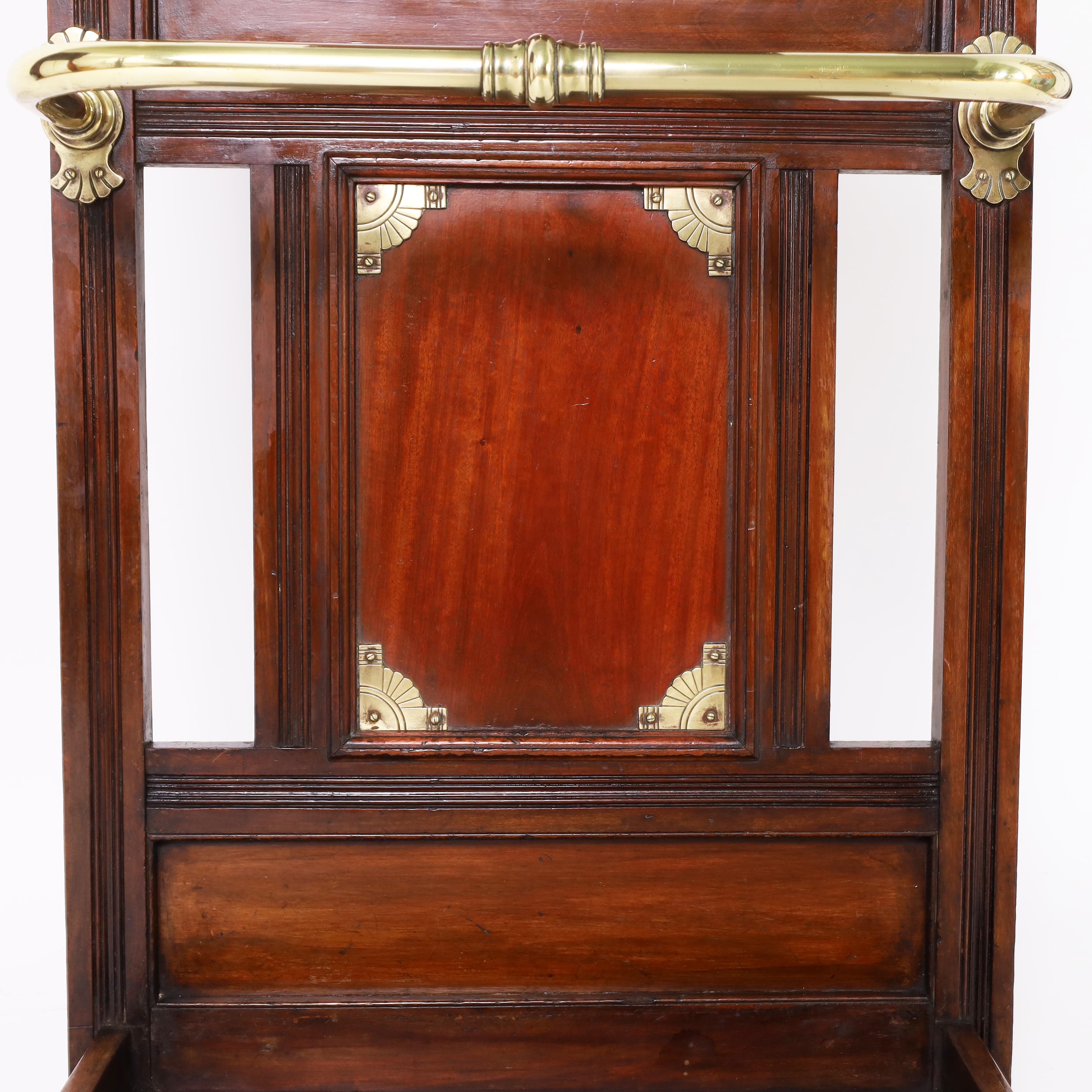 Stand de canne ou d'Umbrella ancien en bois et laiton de British Colonial en vente 1