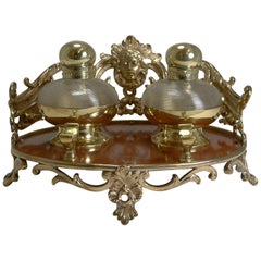 Antiguo tintero inglés de bronce, latón y cristal, hacia 1870 Victoriano