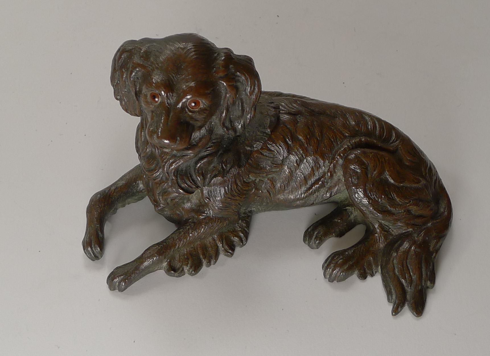 Antikes englisches Hunde Tintenfass aus Bronze, König Charles Spaniel, um 1880 (Spätviktorianisch) im Angebot