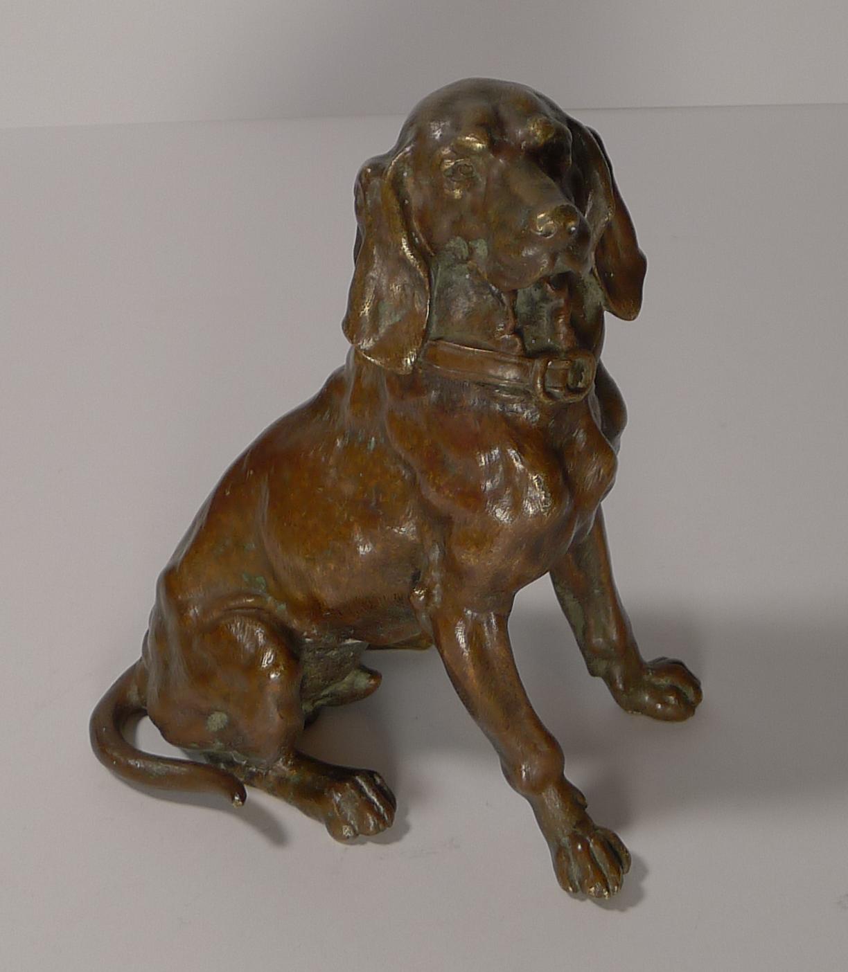 A beautifully cast late Victorian inkwell dating to circa 1880 in the form of a handsome hunting dog.

The hinged lid opens to reveal a removable ink chamber.

Excellent condition measuring 5 1/2