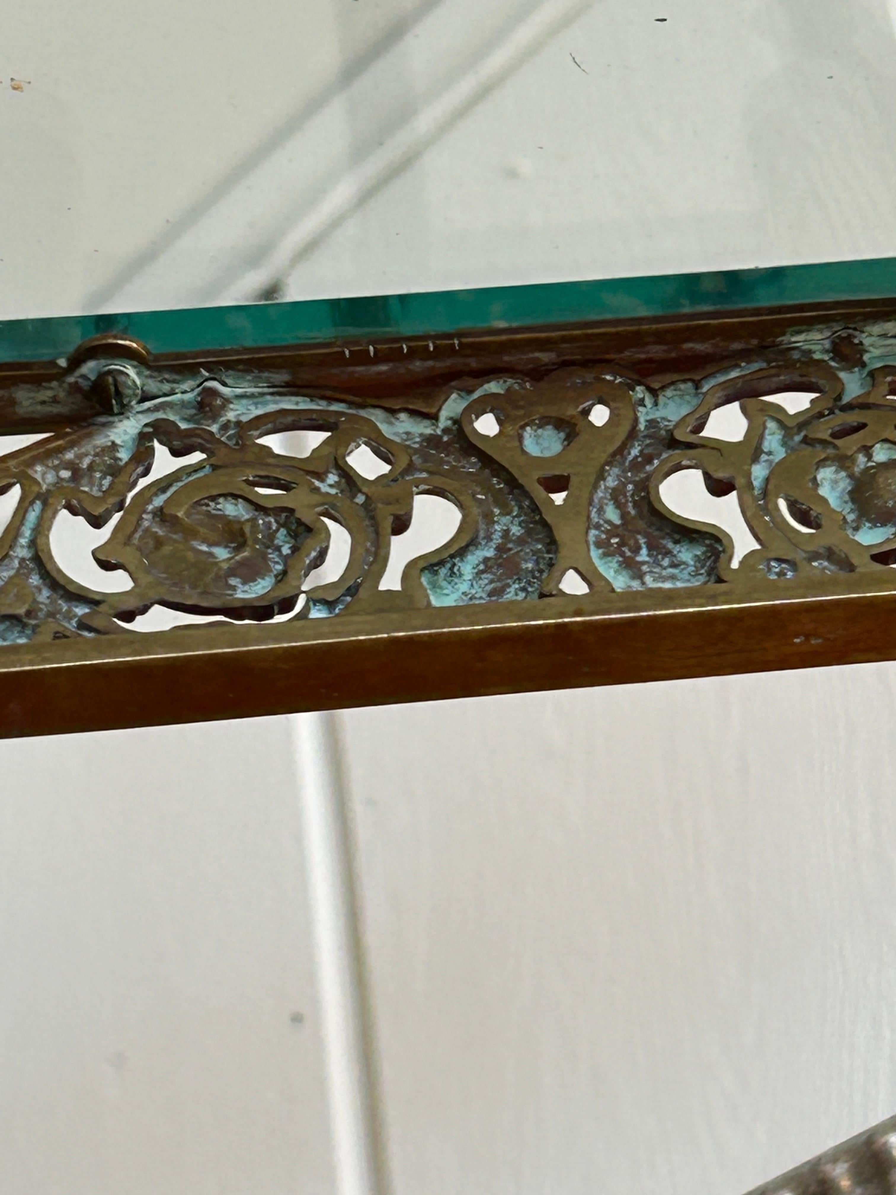 Lustre anglais ancien Regency en bronze avec têtes de lion et griffons Bon état - En vente à Hopewell, NJ
